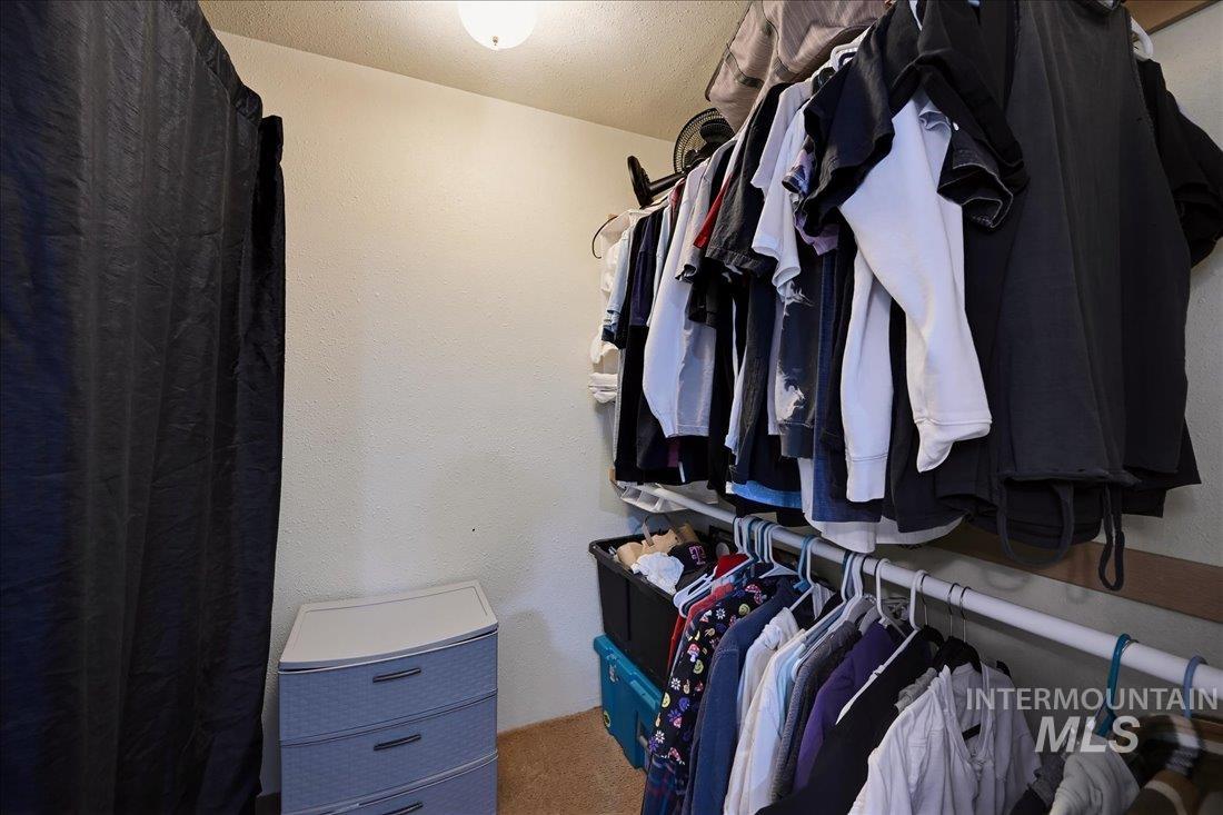400 Carlton Property Photo 17