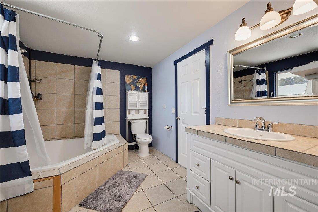 400 Carlton Property Photo 18