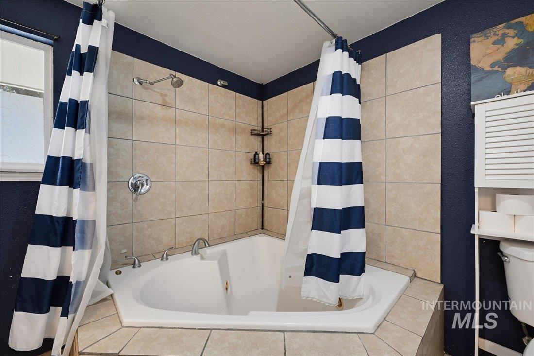 400 Carlton Property Photo 19