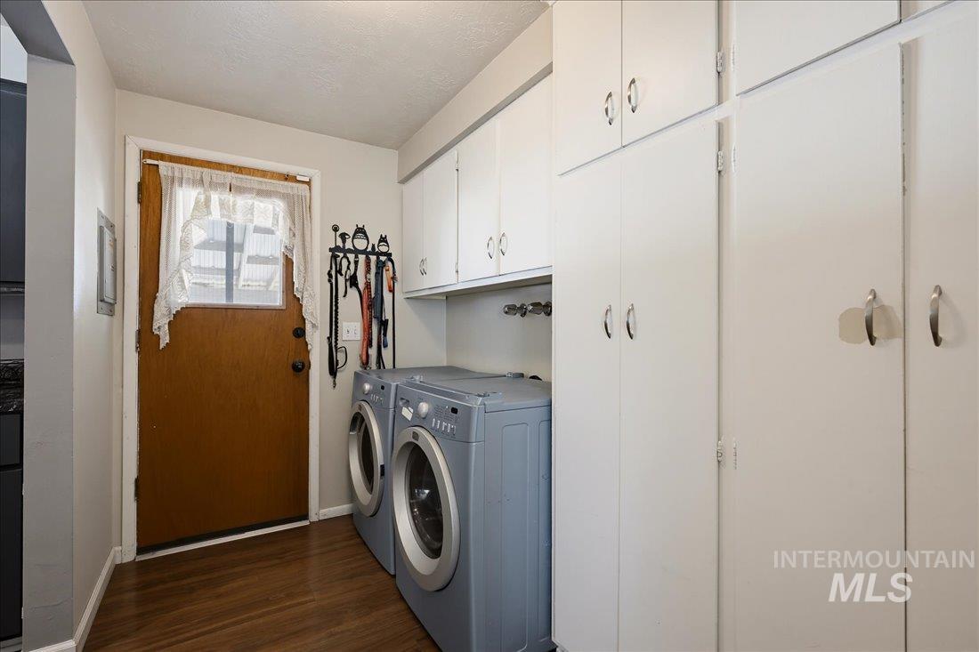400 Carlton Property Photo 22
