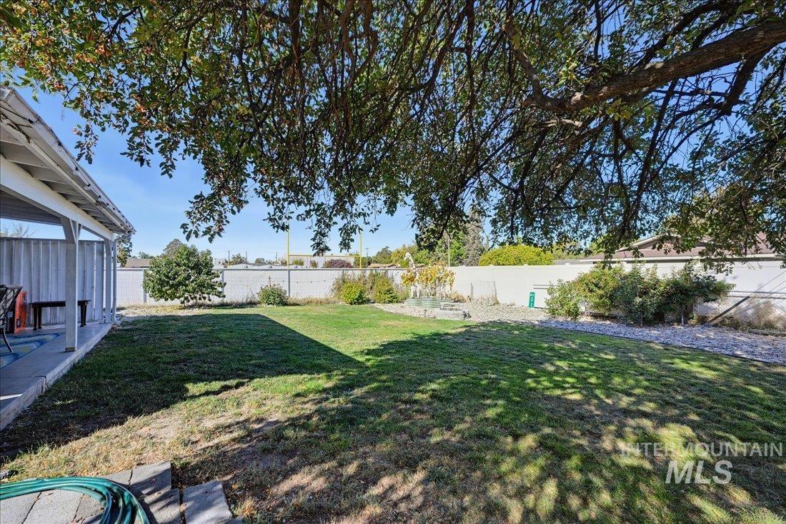 400 Carlton Property Photo 24