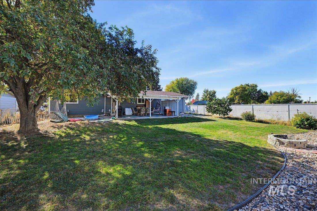 400 Carlton Property Photo 25