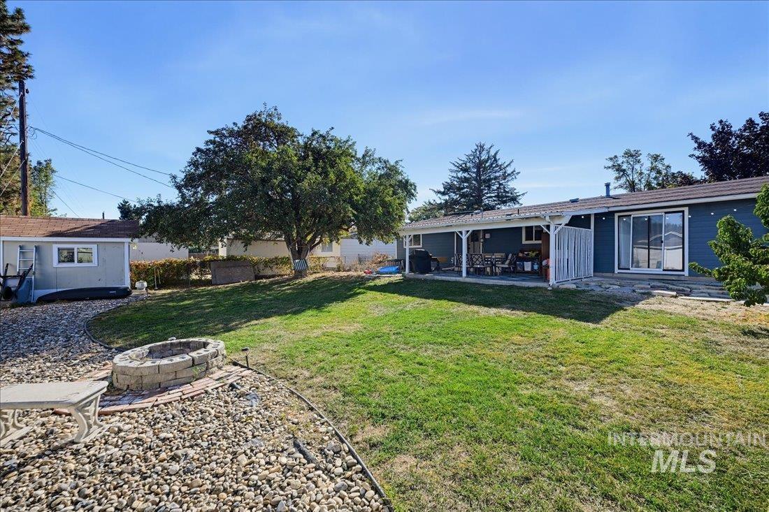 400 Carlton Property Photo 26