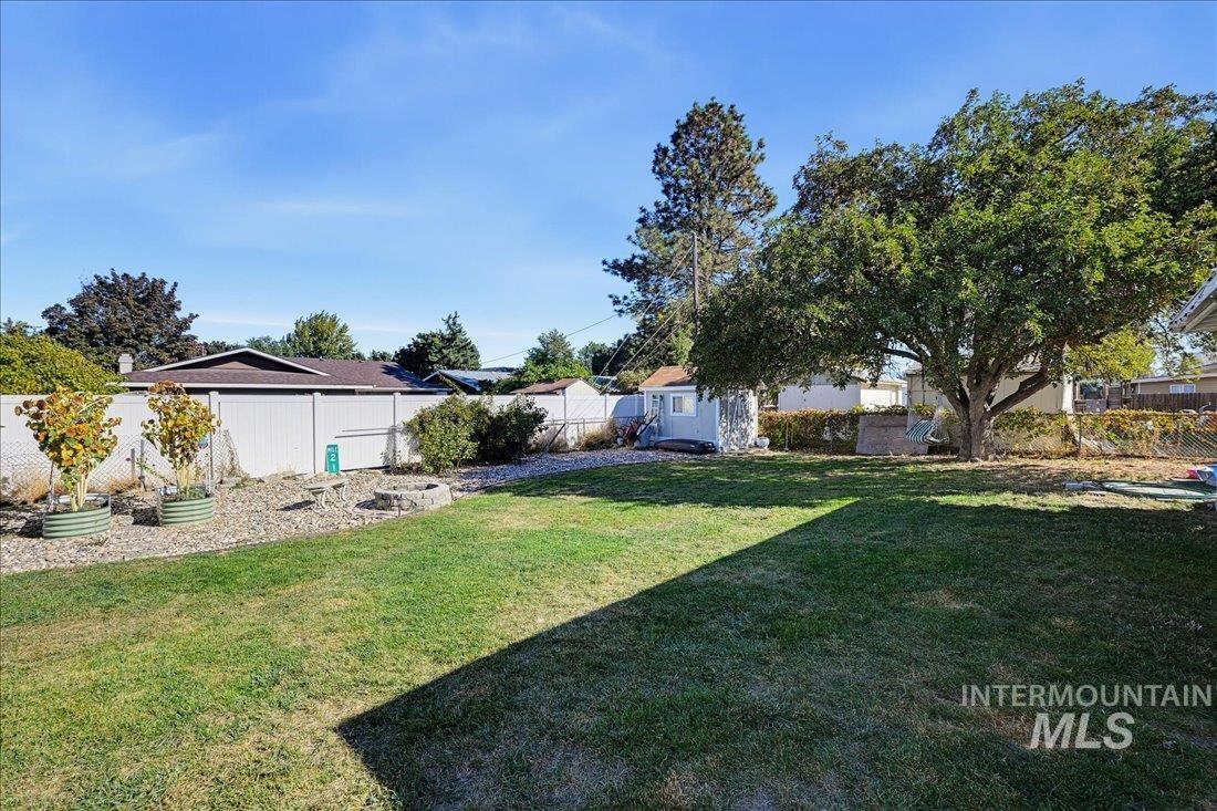 400 Carlton Property Photo 27