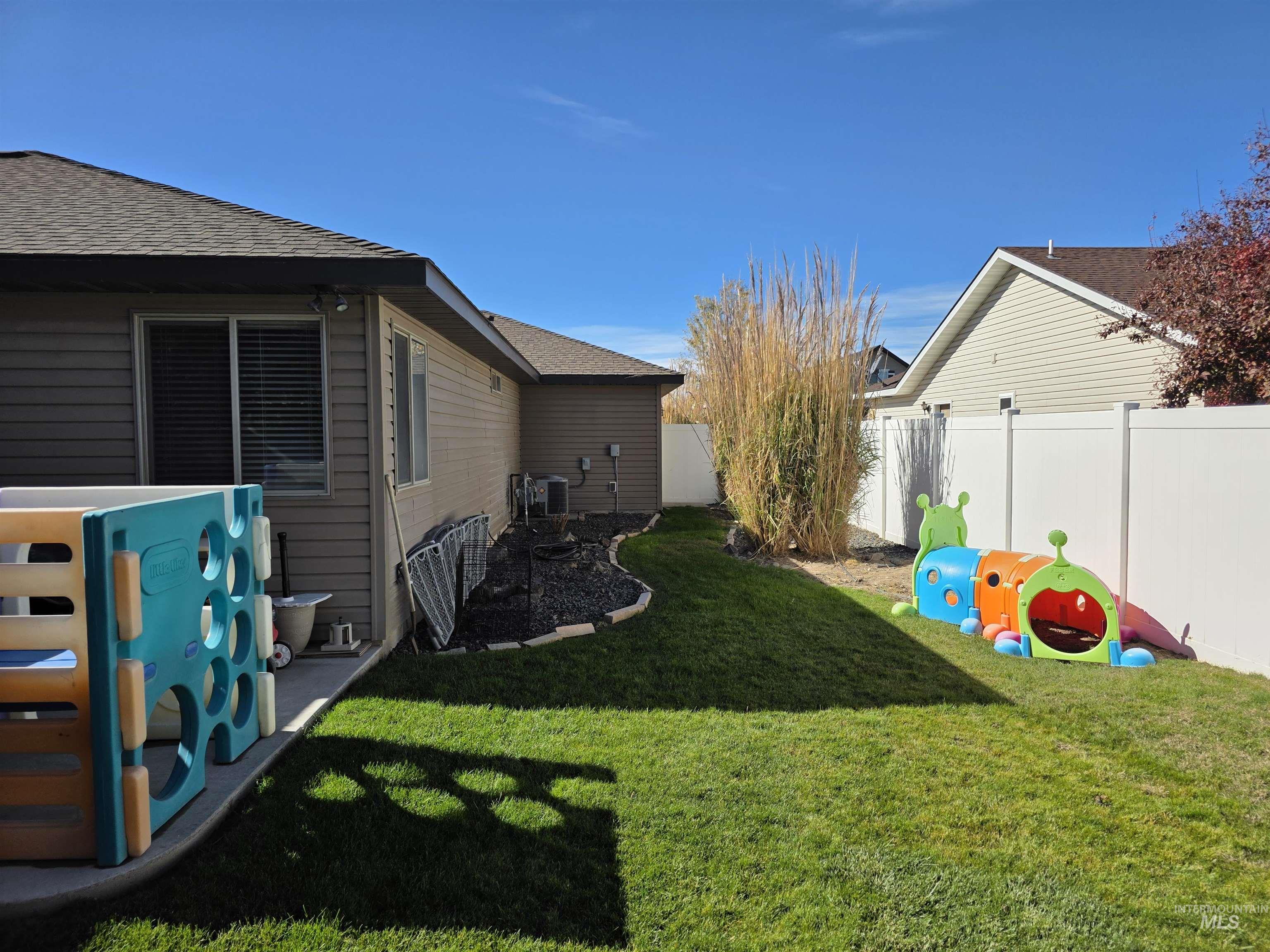 826 Hometowne Rd Property Photo 5
