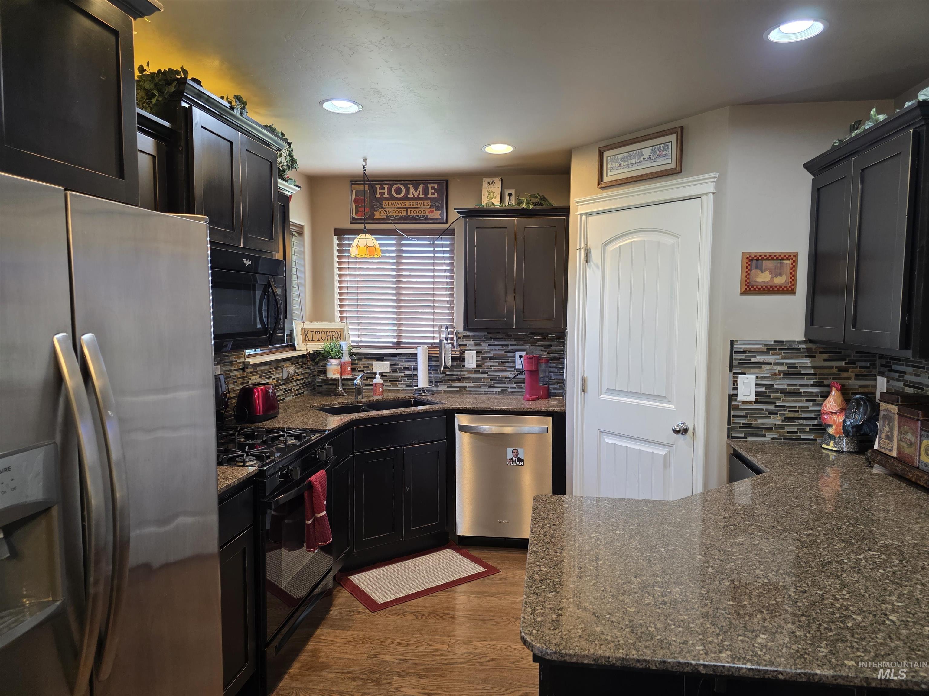 826 Hometowne Rd Property Photo 6