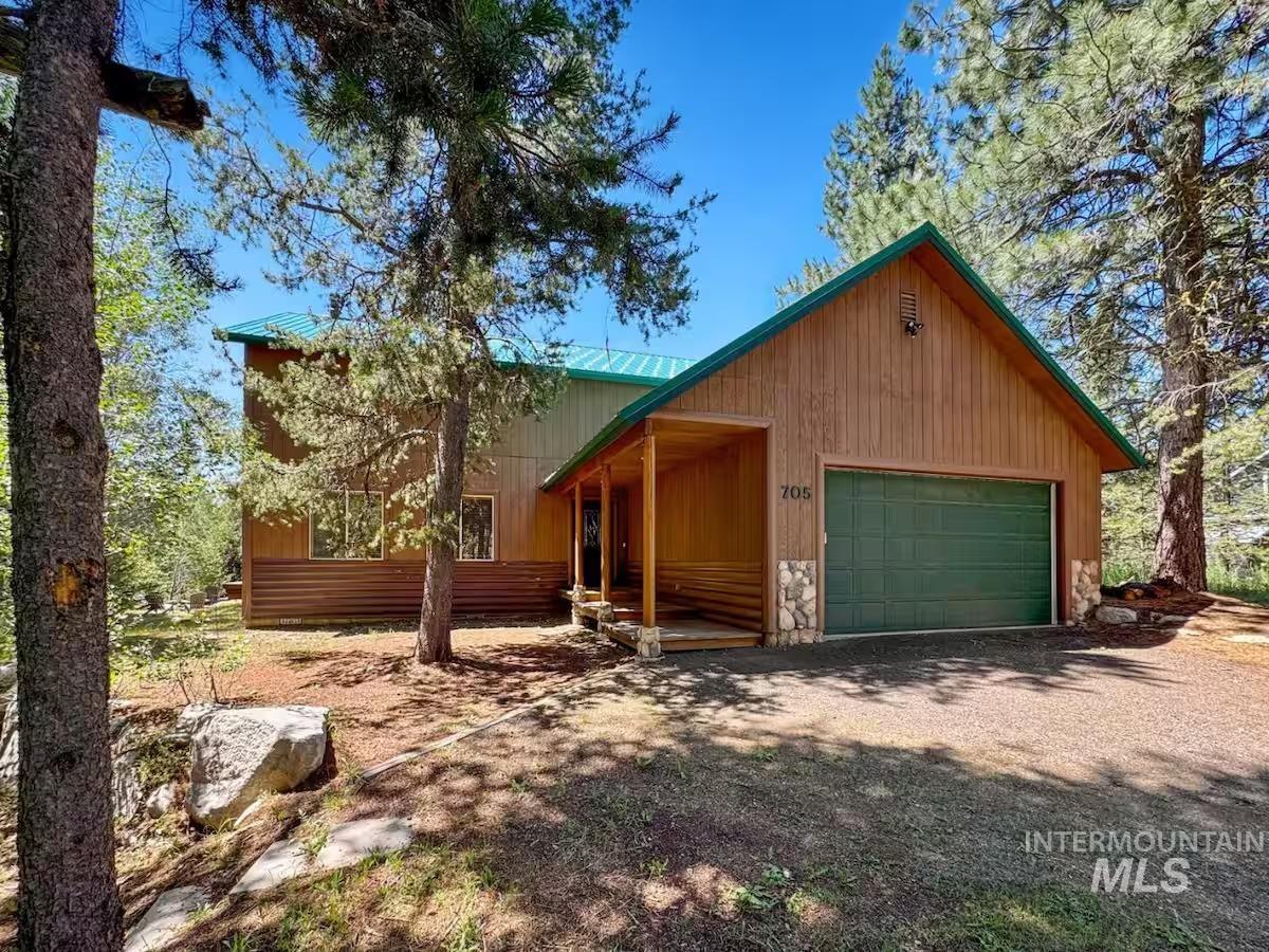 705 Chad Drive Property Photo 2
