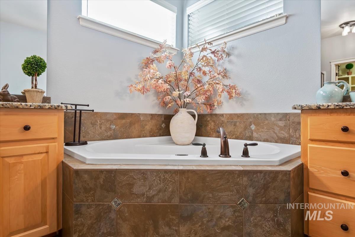 2899 N Silverleaf Way Property Photo 17