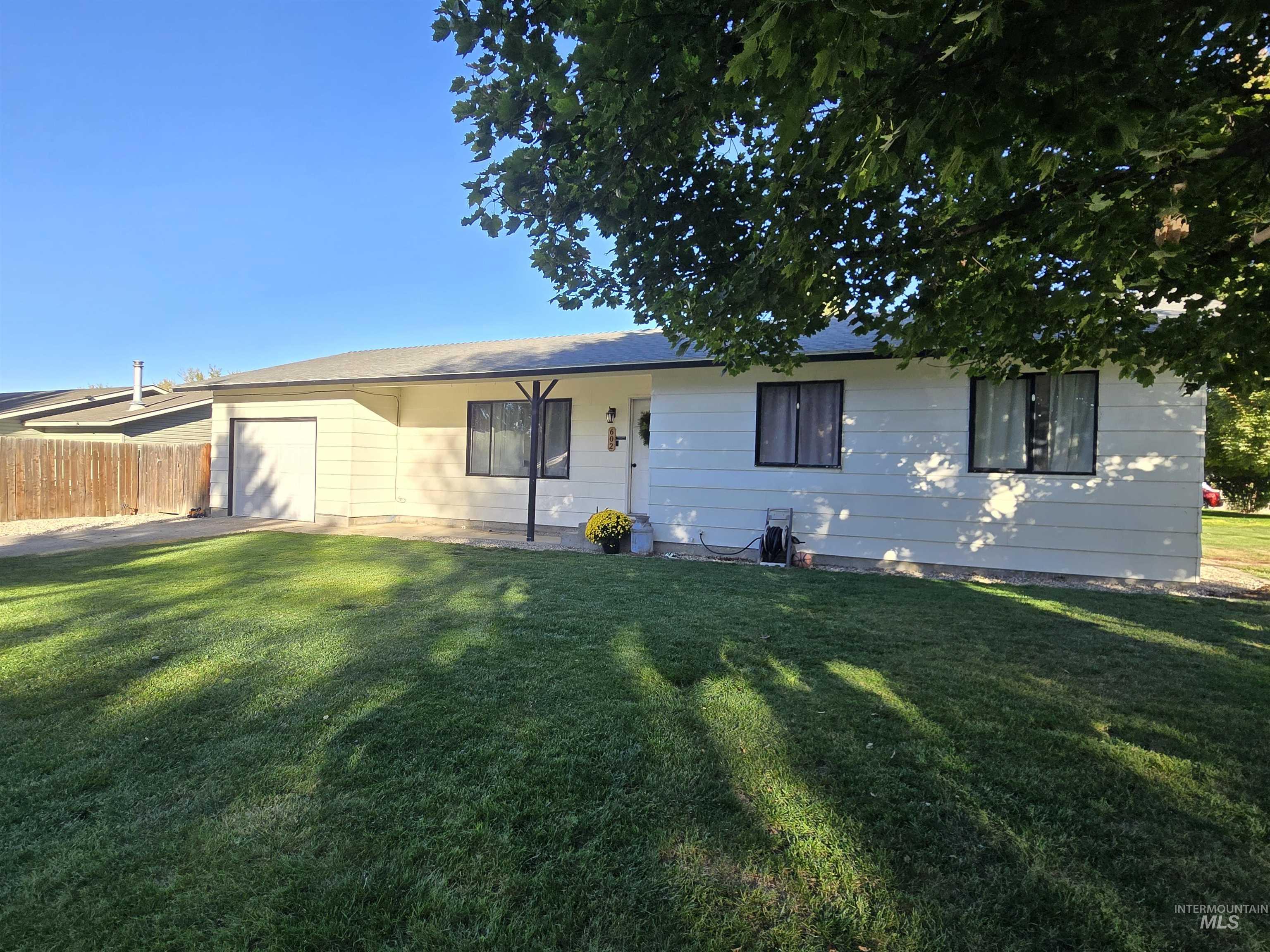 602 Poplar Ave Property Photo 4