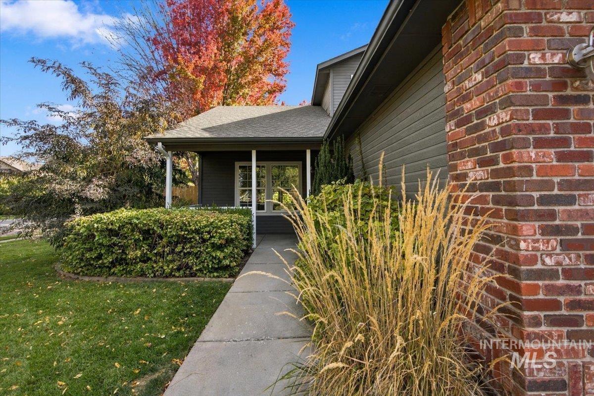 4928 N Lawsonia Property Photo 4