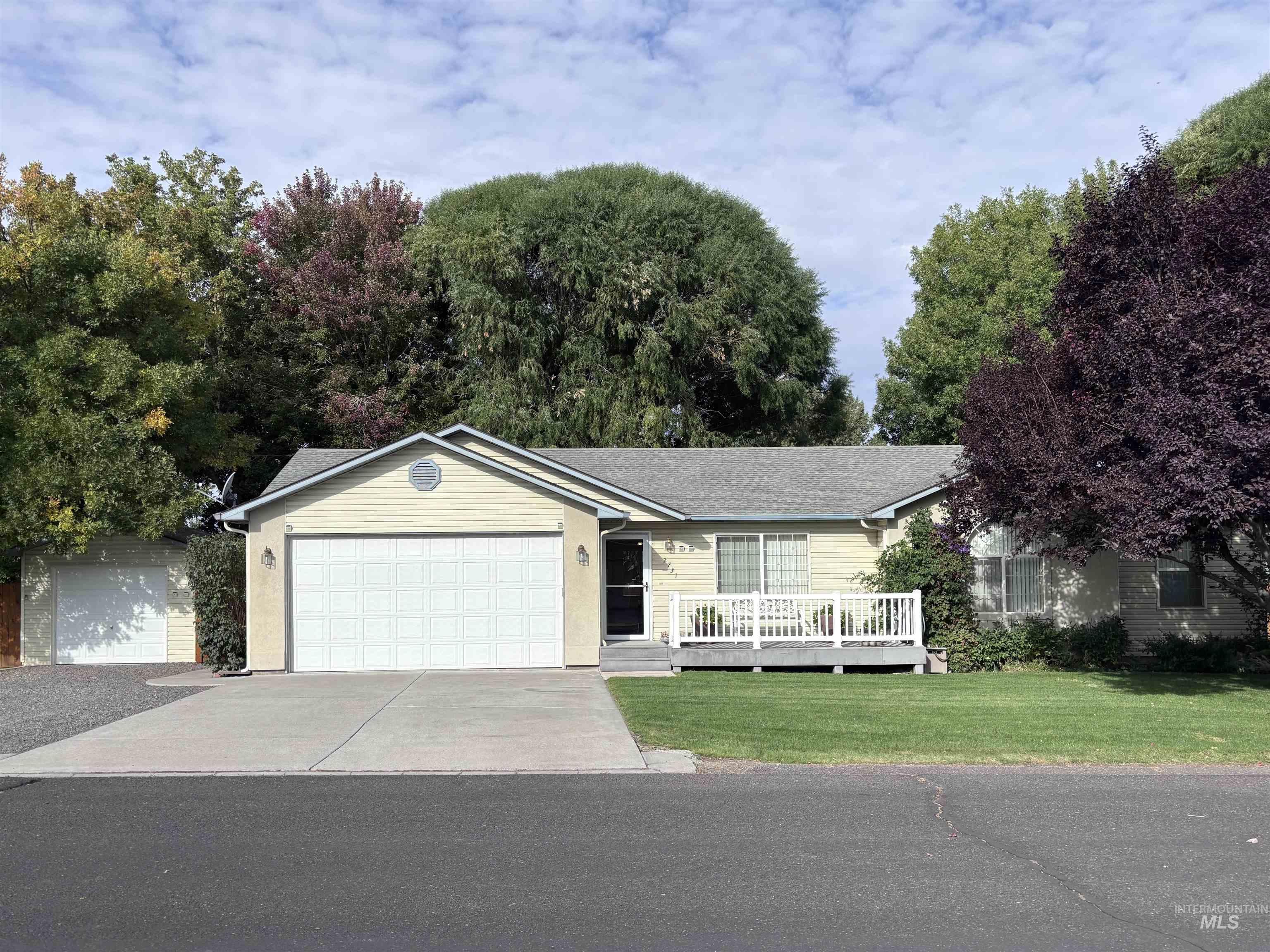 2731 E Northview Drive Property Photo 1