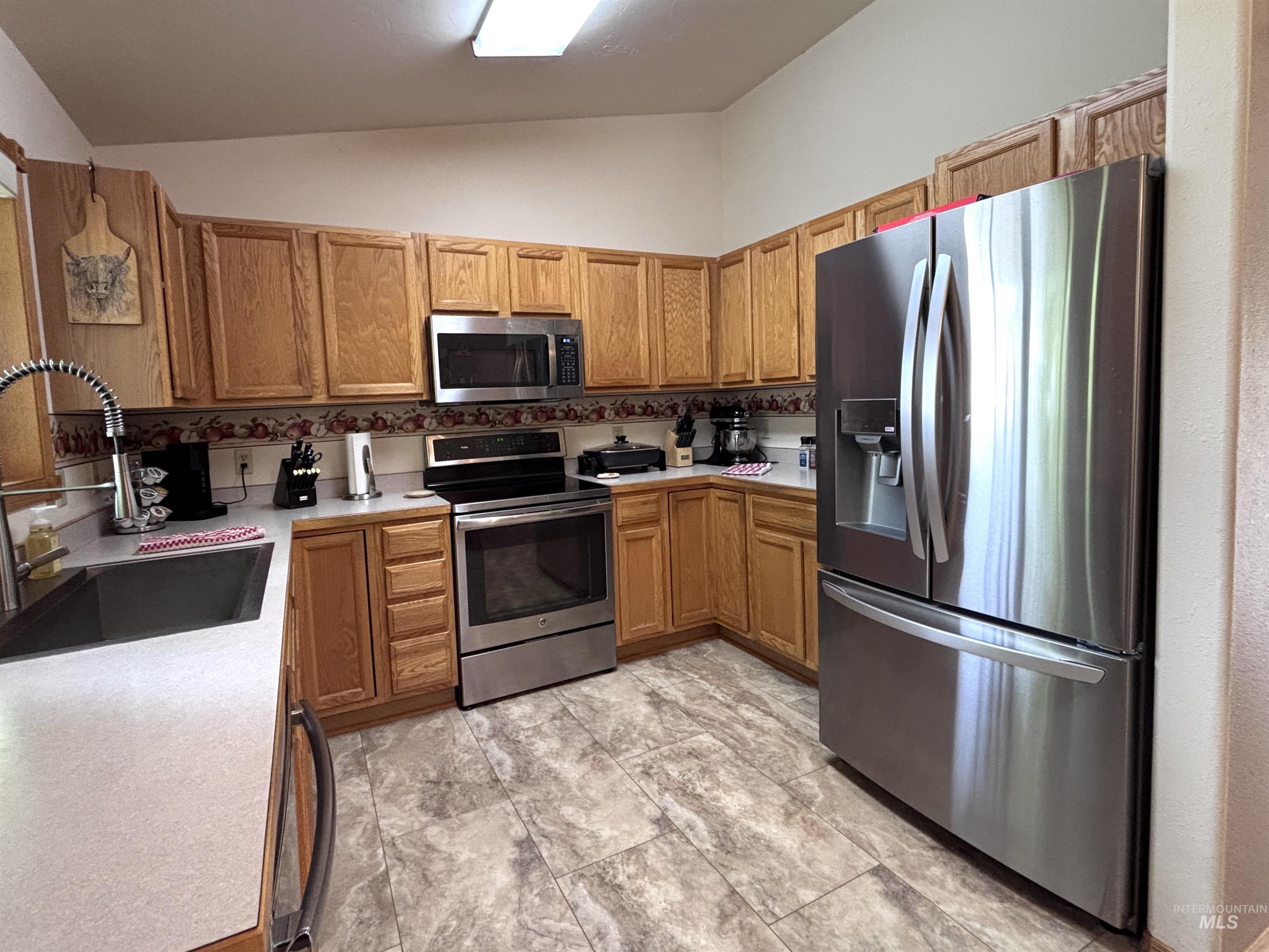 2731 E Northview Drive Property Photo 6