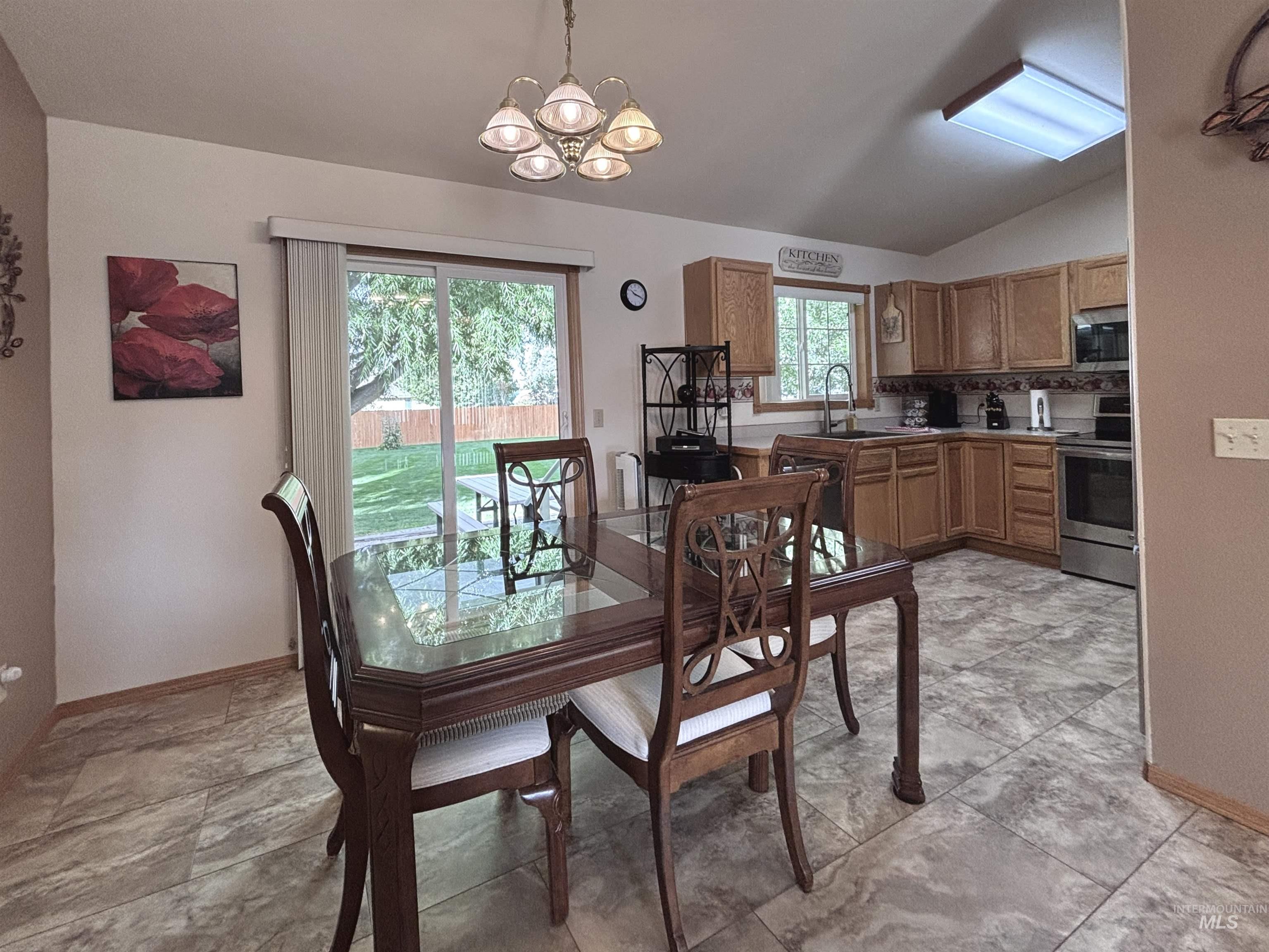 2731 E Northview Drive Property Photo 7