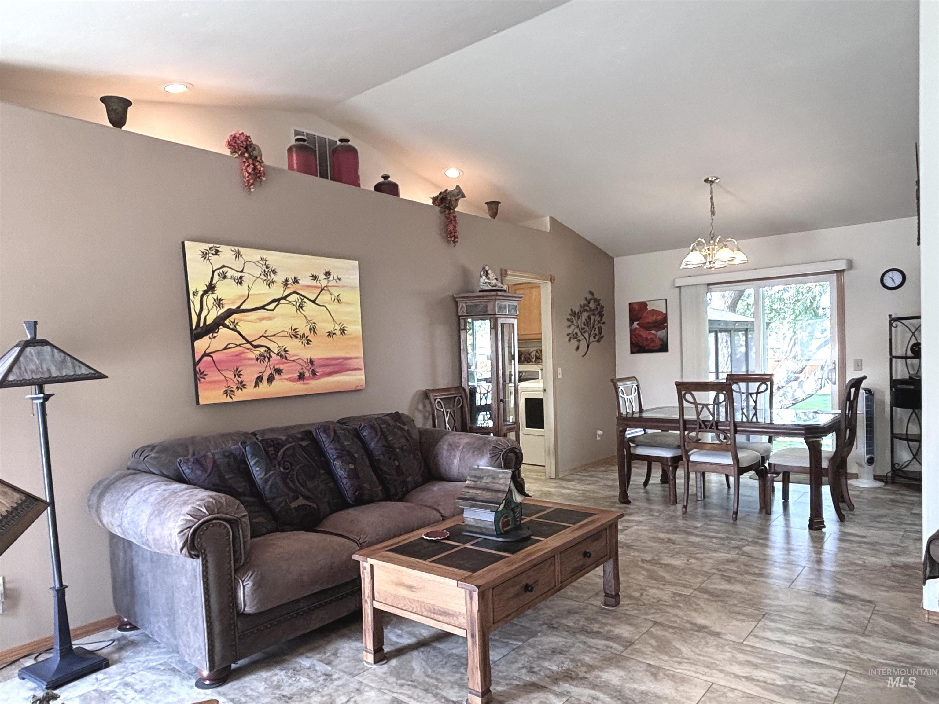 2731 E Northview Drive Property Photo 8