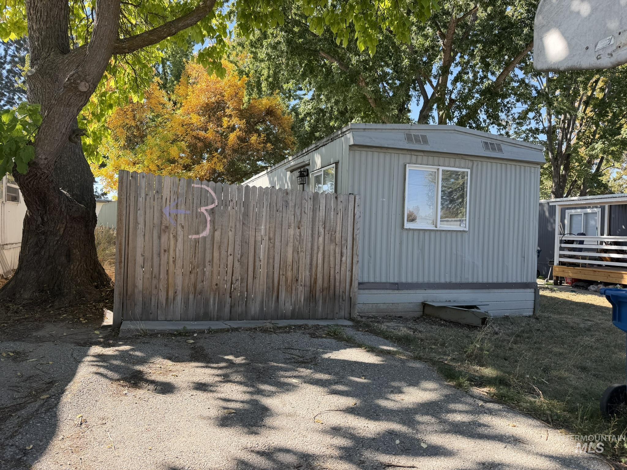 408 E 51st Property Photo 2
