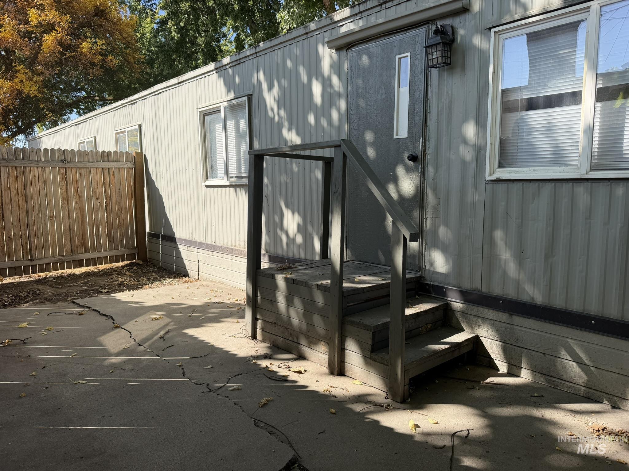 408 E 51st Property Photo 3