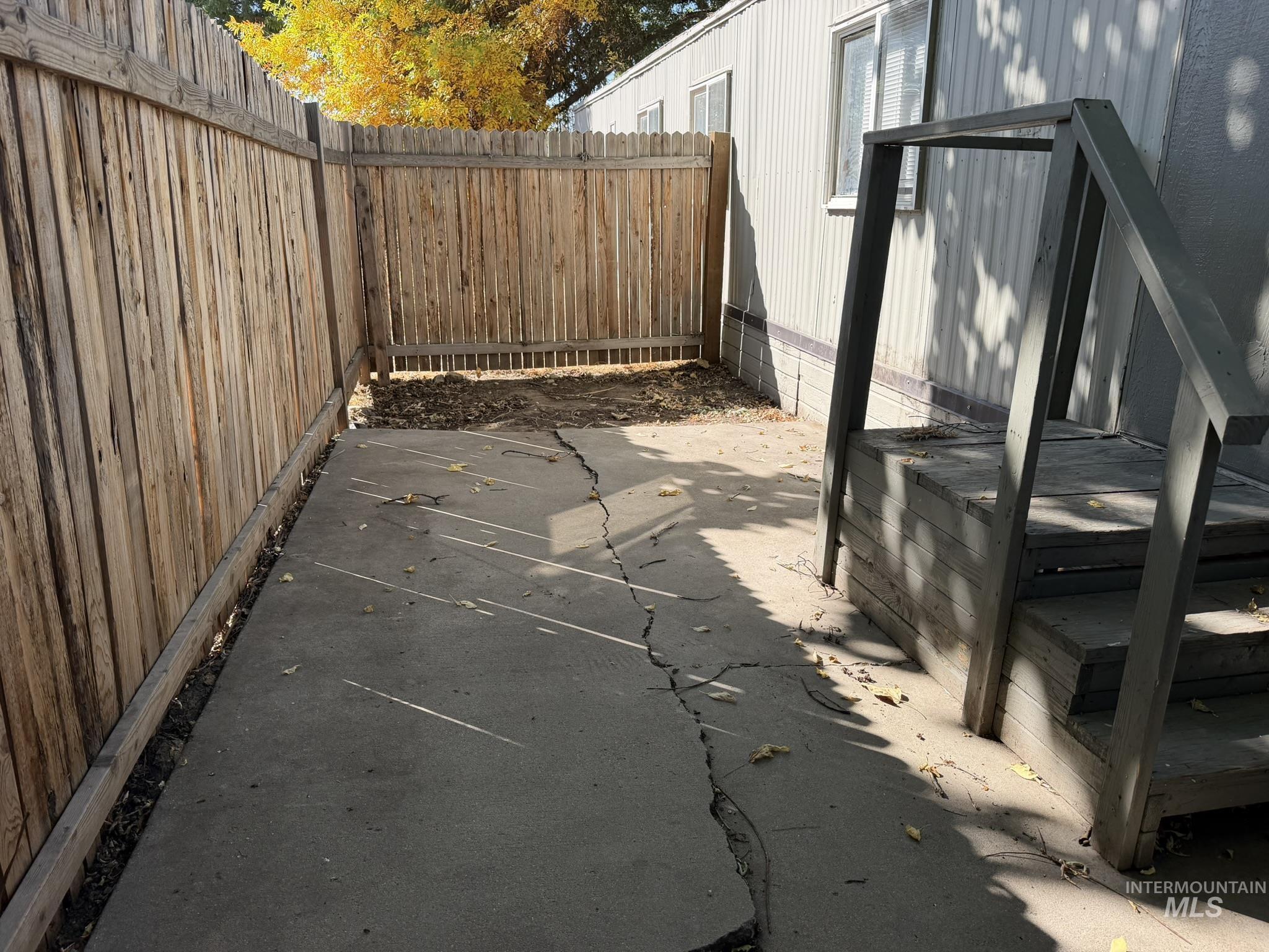 408 E 51st Property Photo 4