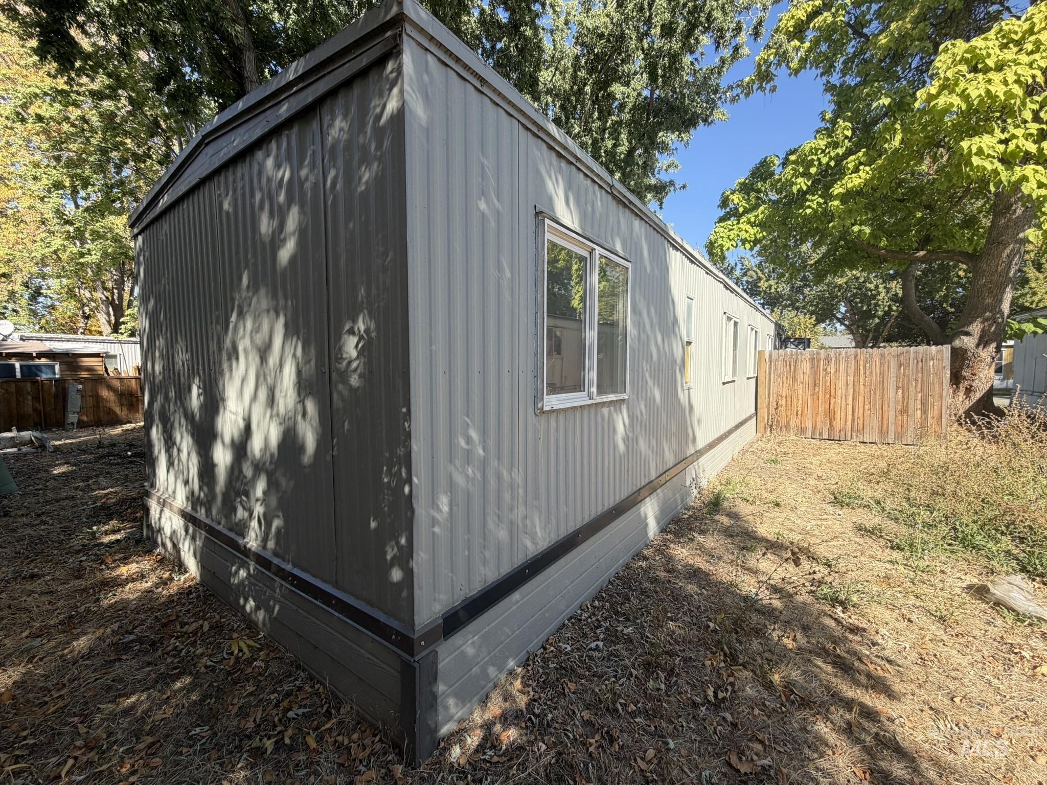 408 E 51st Property Photo 18