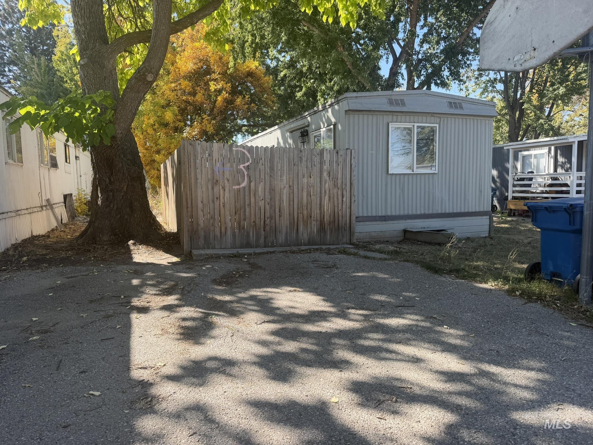 408 E 51st Property Photo 19