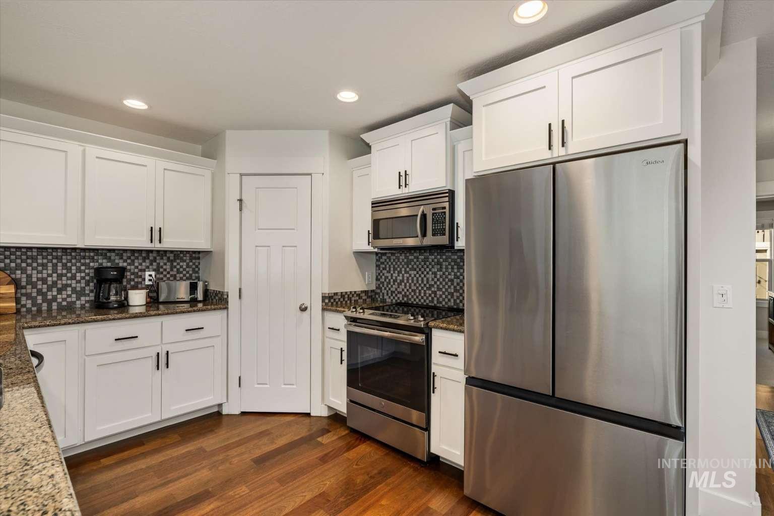 1339 S Division Ave Property Photo 17