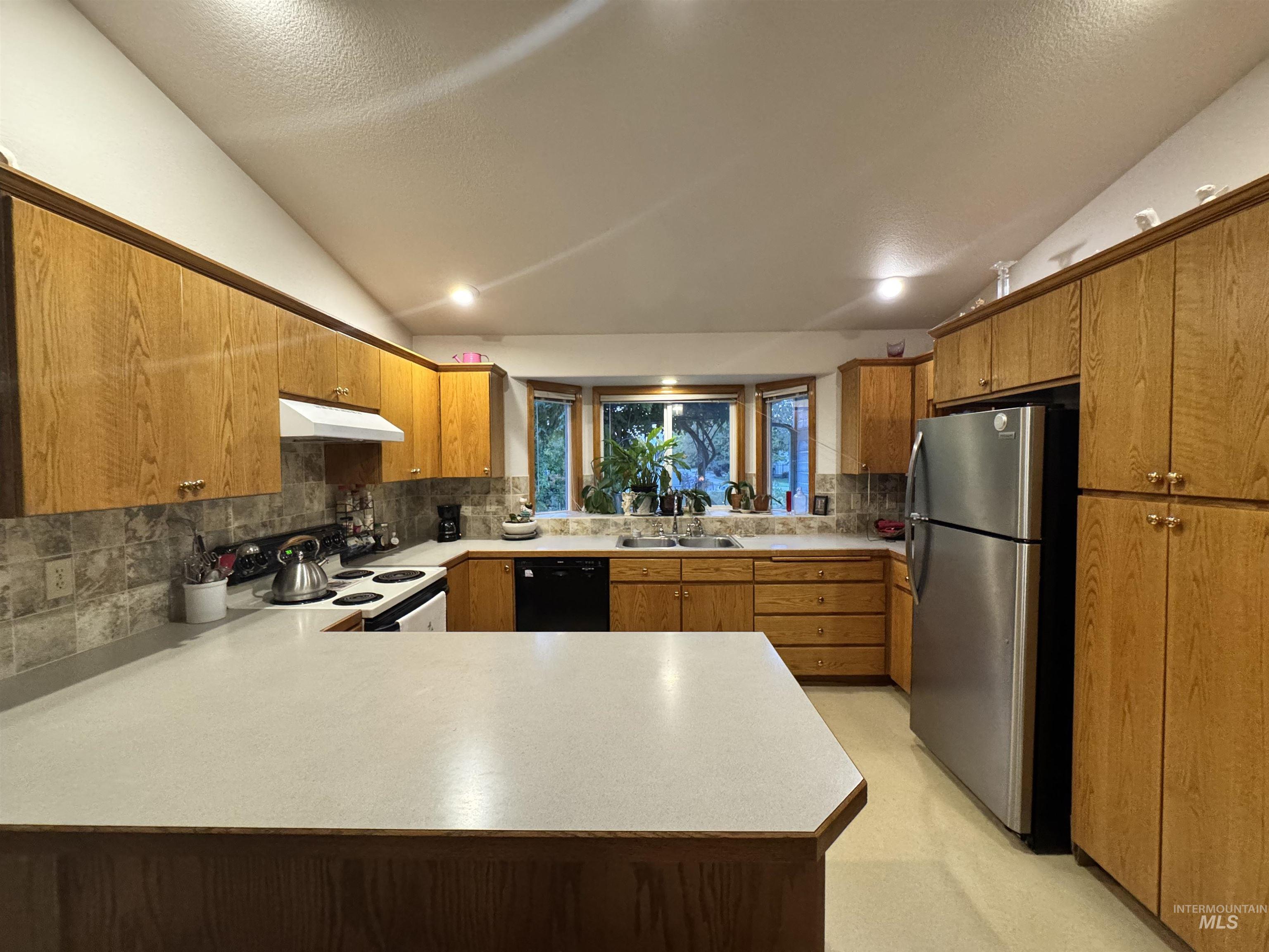 7208 N Crewe Ave Property Photo 15