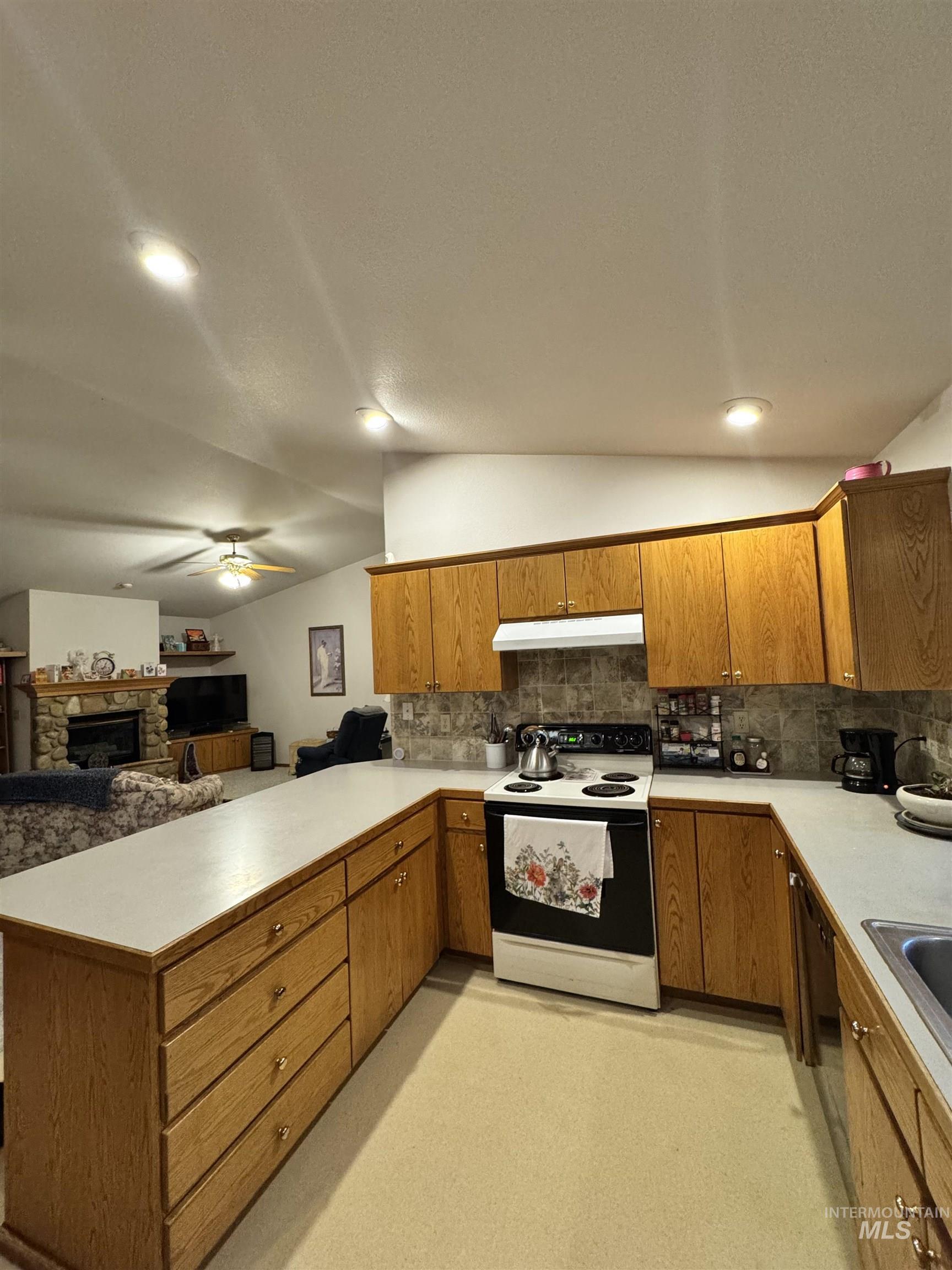 7208 N Crewe Ave Property Photo 16