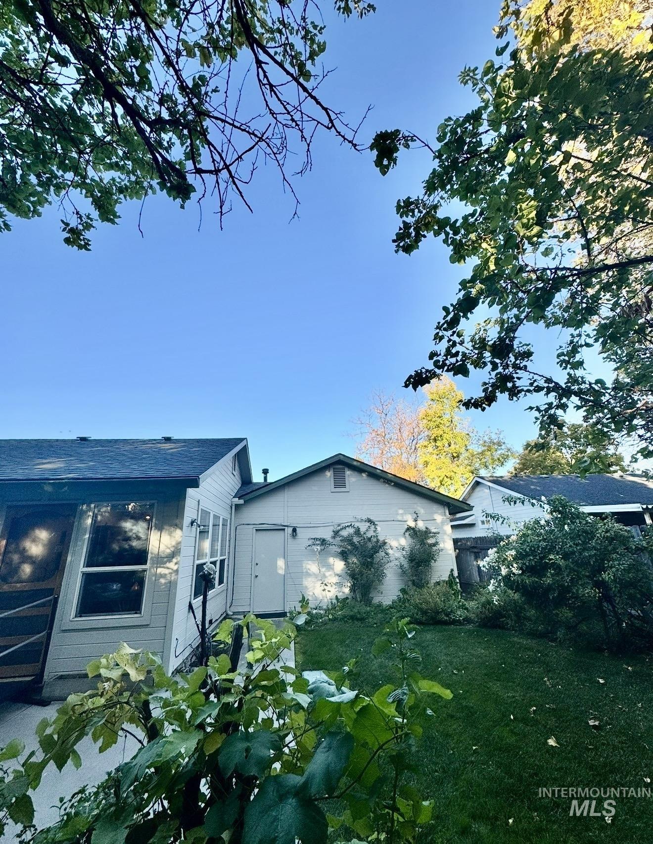 7208 N Crewe Ave Property Photo 33