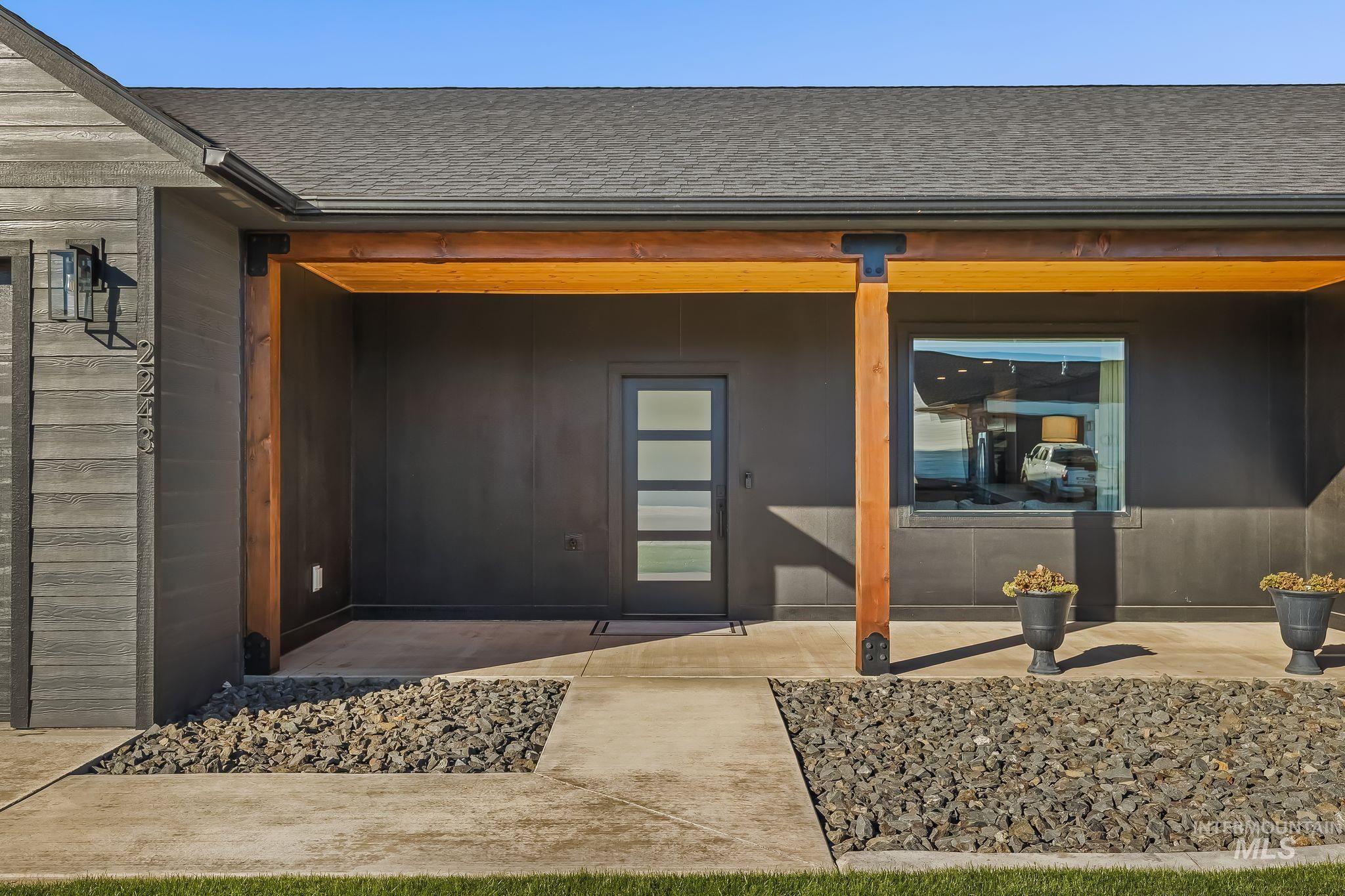 2243 Powers Drive Property Photo 4