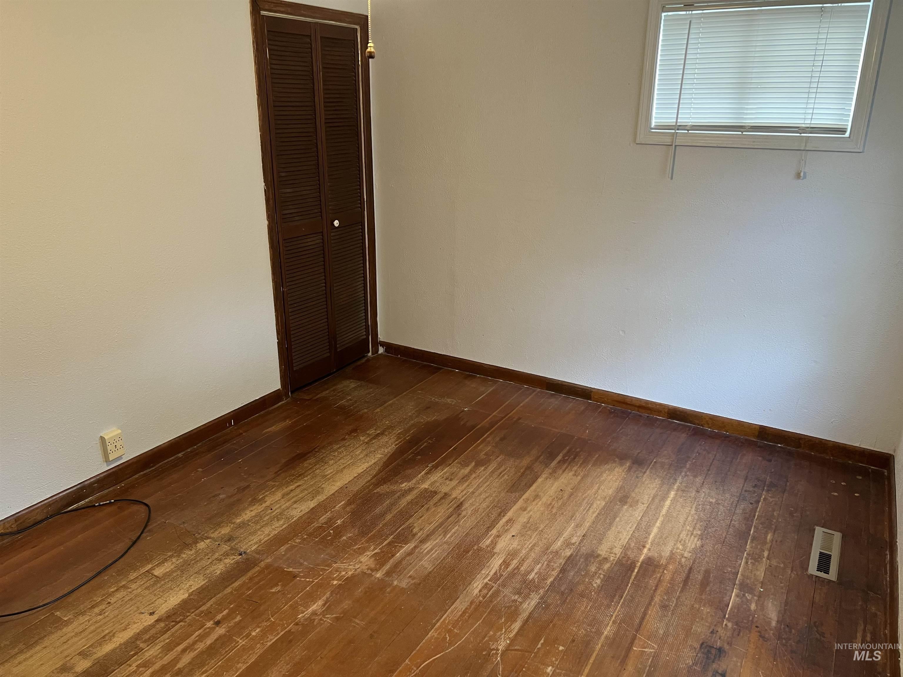 712 Park Ave Property Photo 4