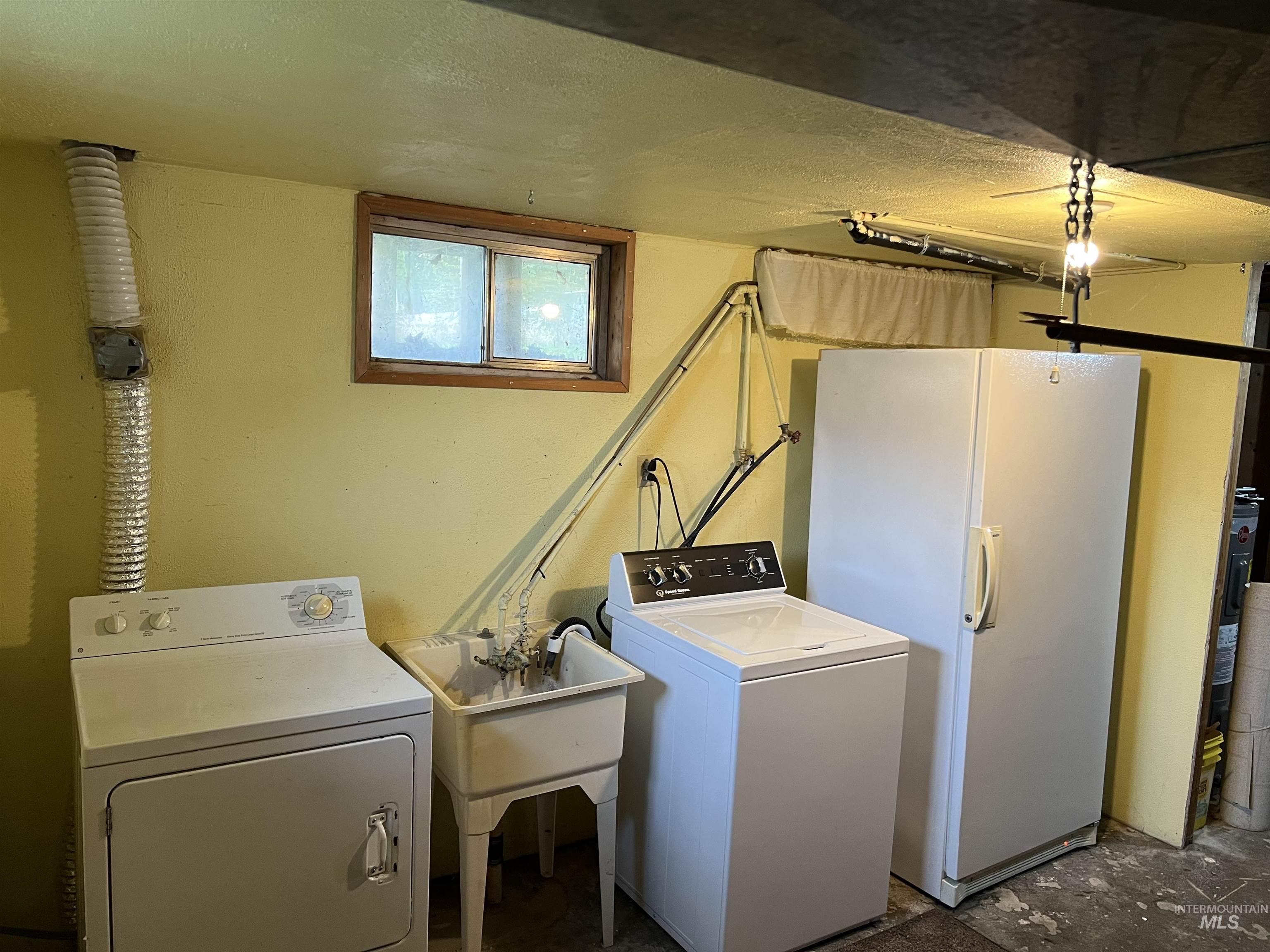 712 Park Ave Property Photo 13