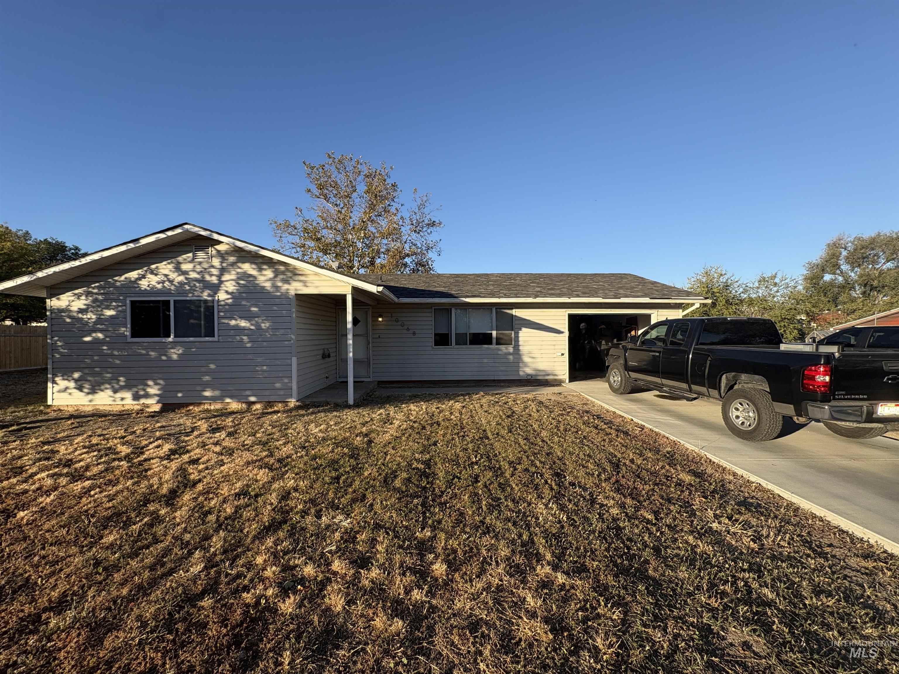 10068 Fox Brush Property Photo 1