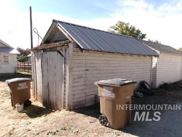 510 E 3rd St Property Photo 5