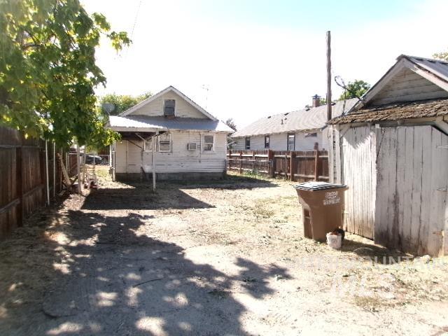 510 E 3rd St Property Photo 8