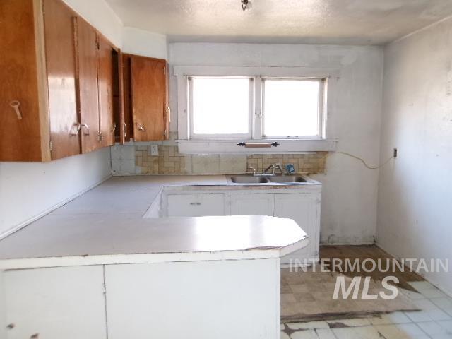 510 E 3rd St Property Photo 15