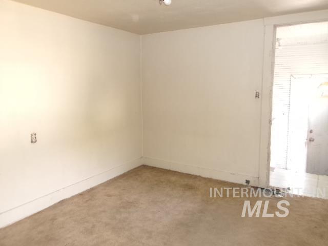 510 E 3rd St Property Photo 20