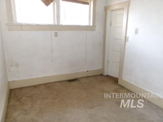 510 E 3rd St Property Photo 22