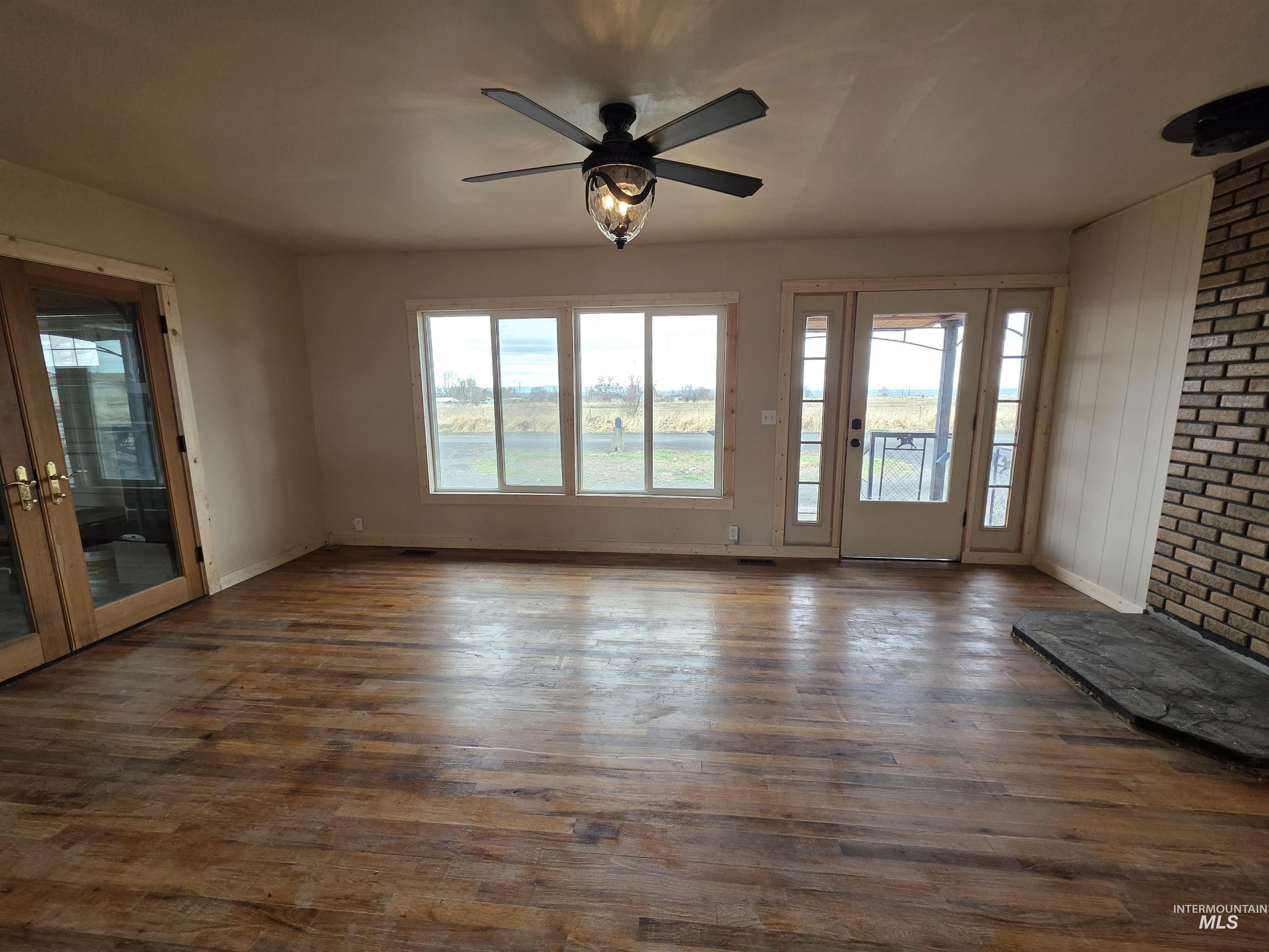 221 Juniper Street Property Photo 2