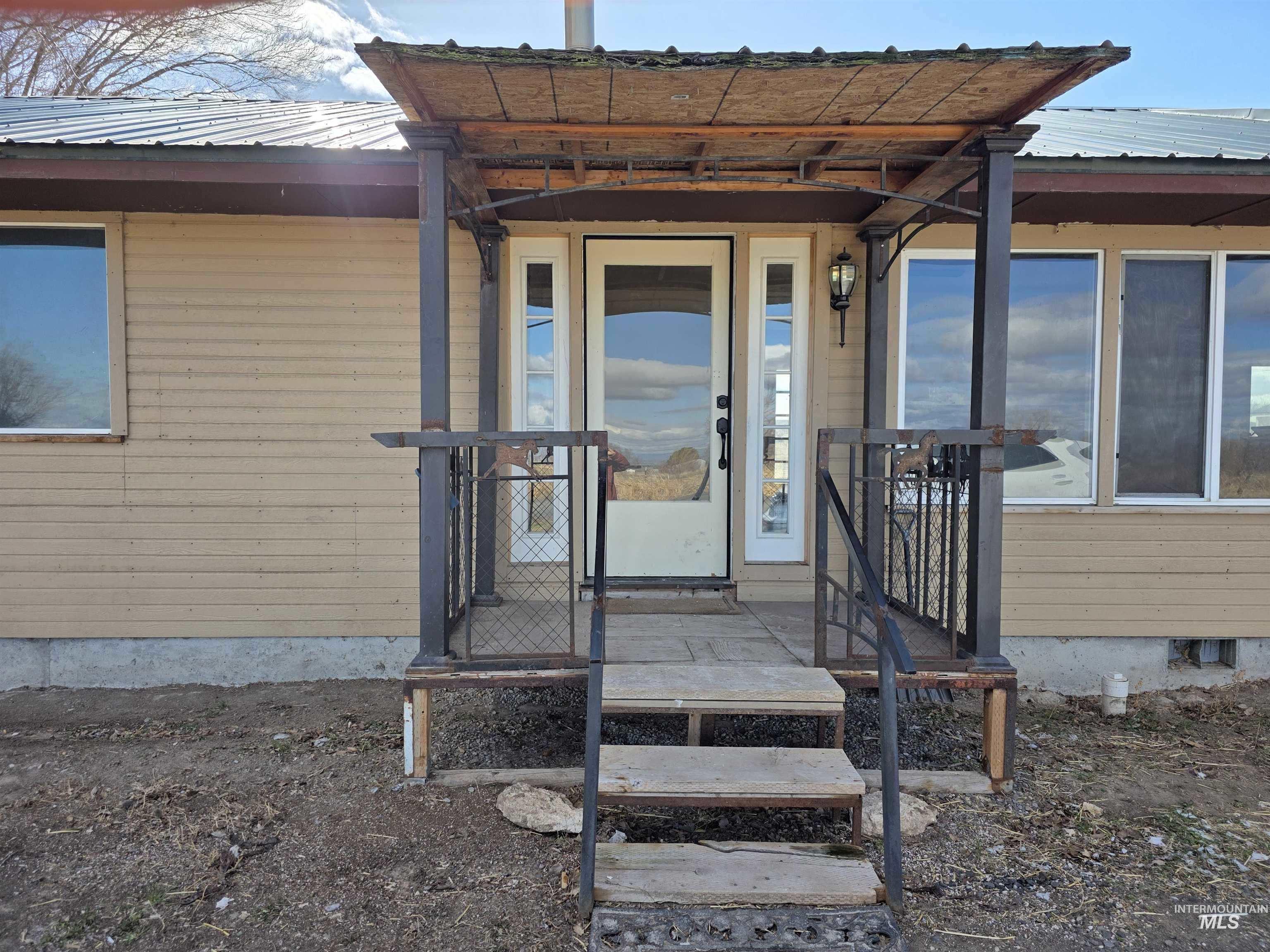 221 Juniper Street Property Photo 4
