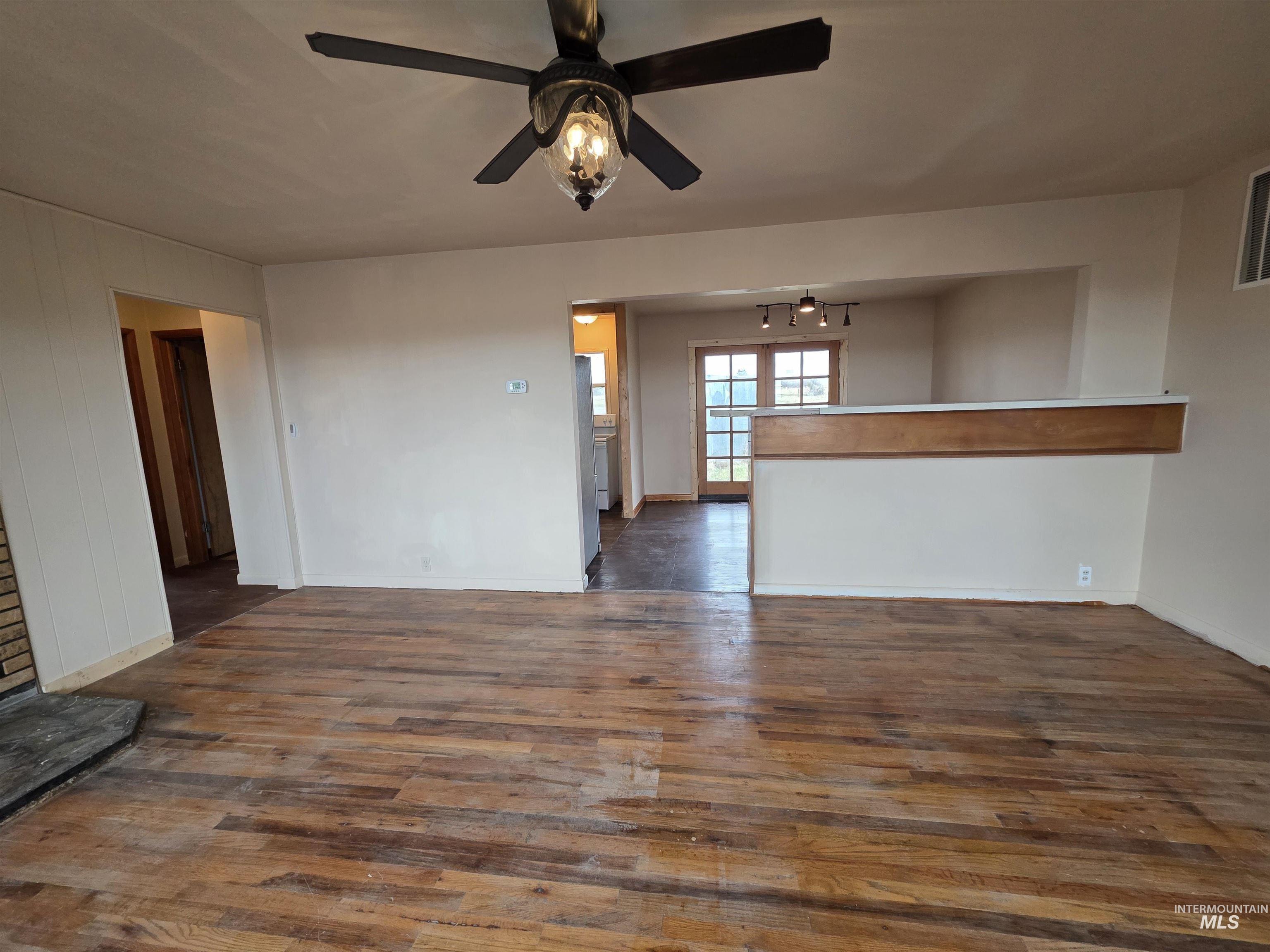 221 Juniper Street Property Photo 6