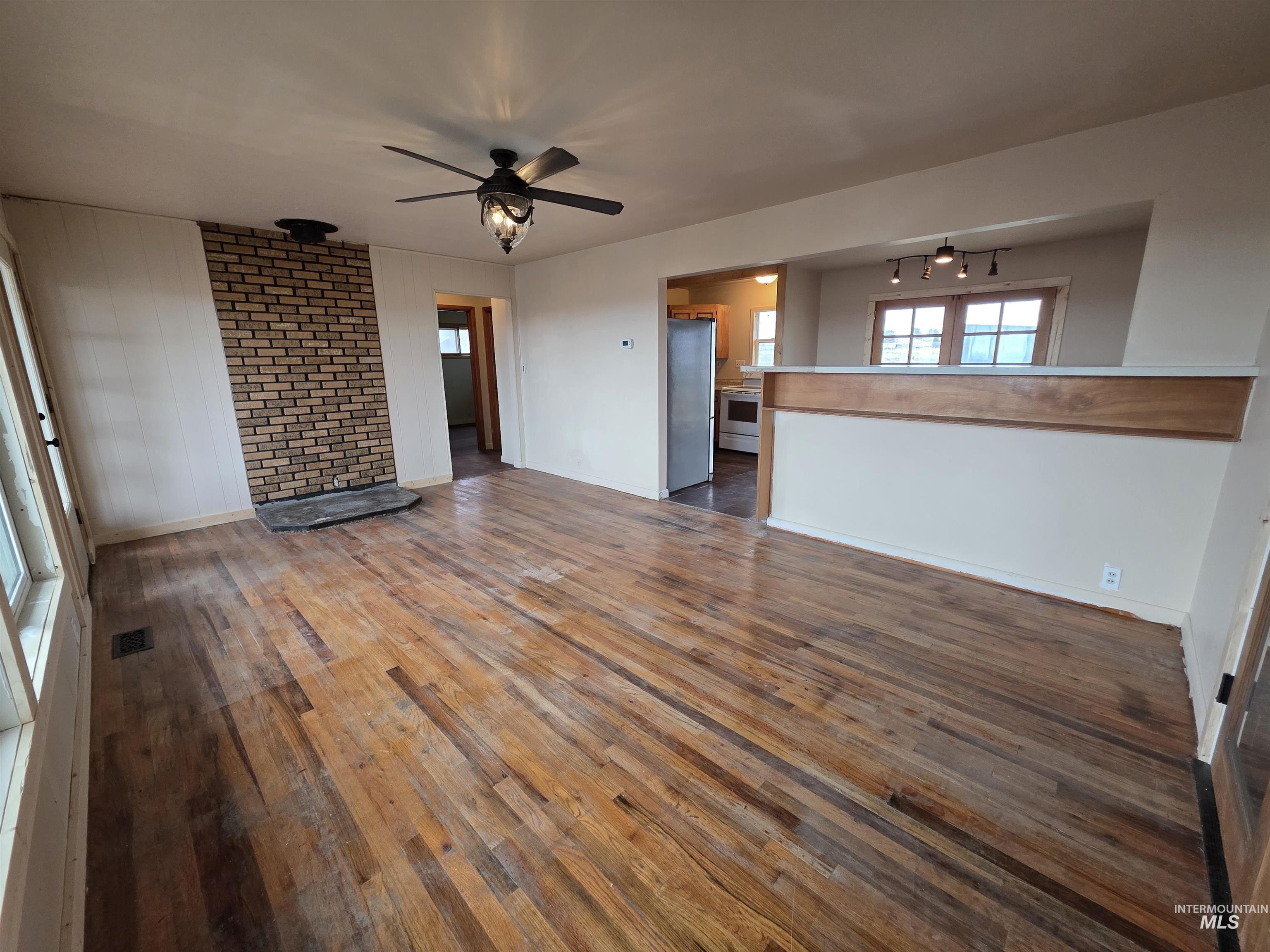 221 Juniper Street Property Photo 7
