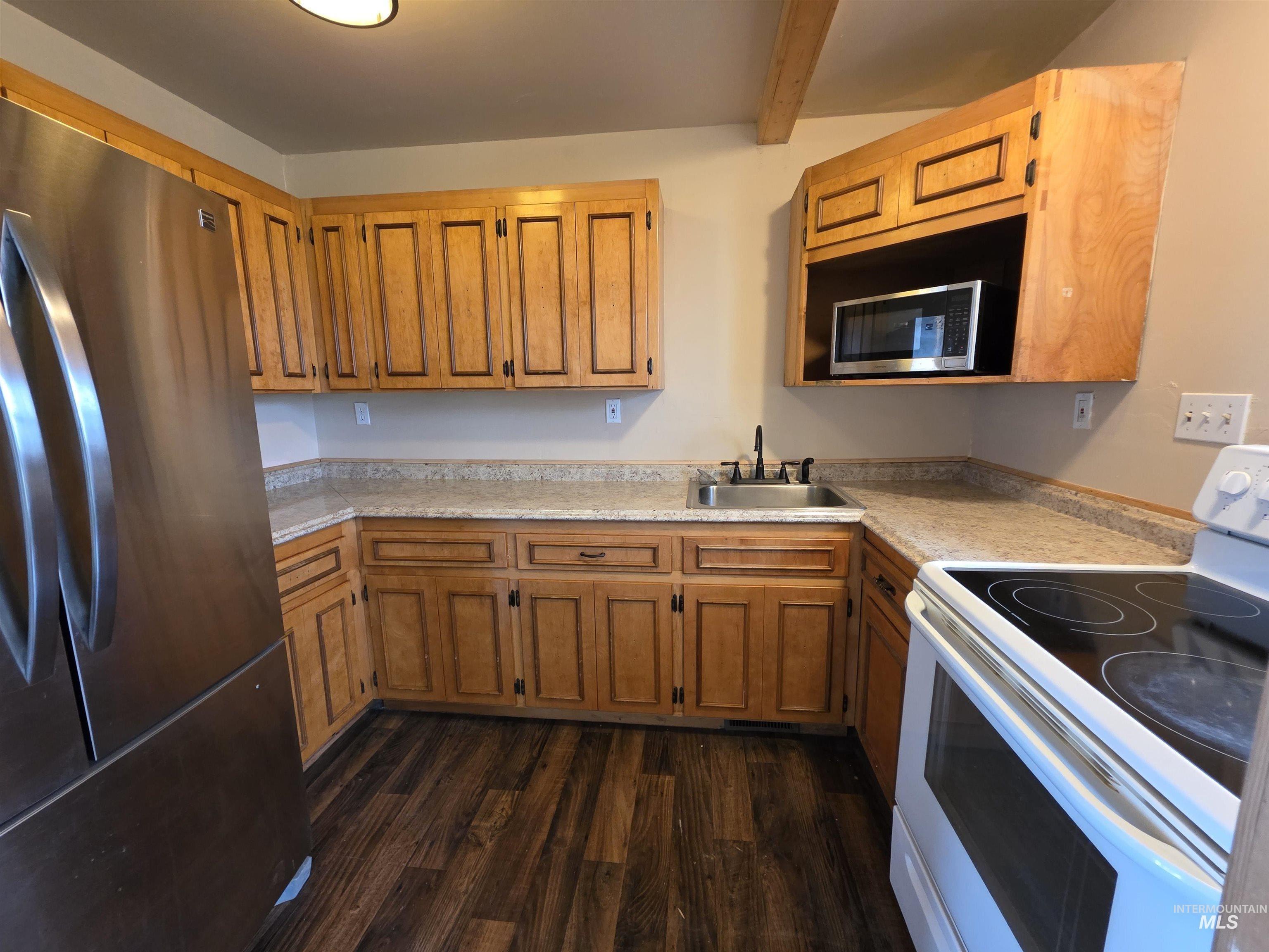 221 Juniper Street Property Photo 8