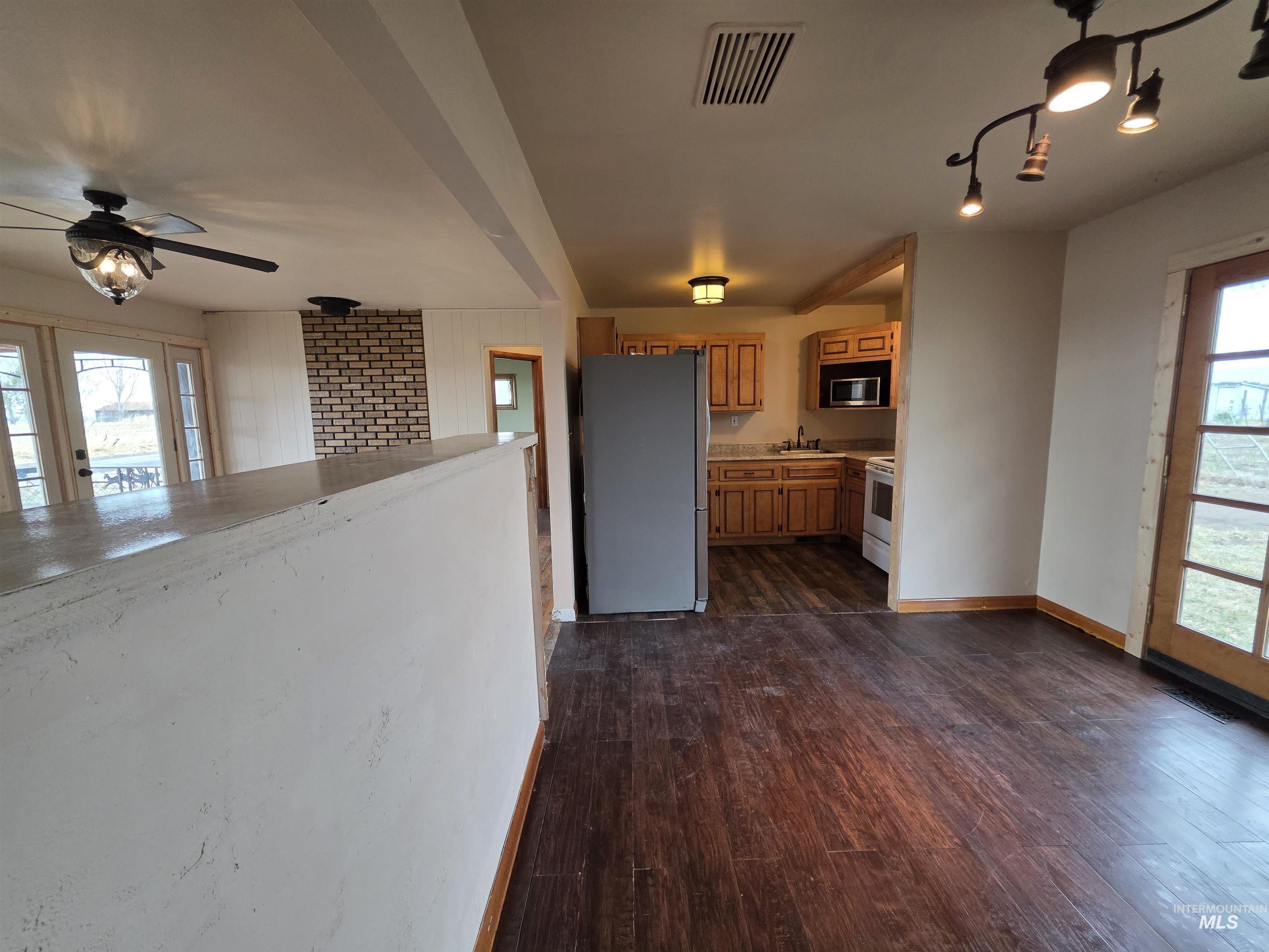 221 Juniper Street Property Photo 10