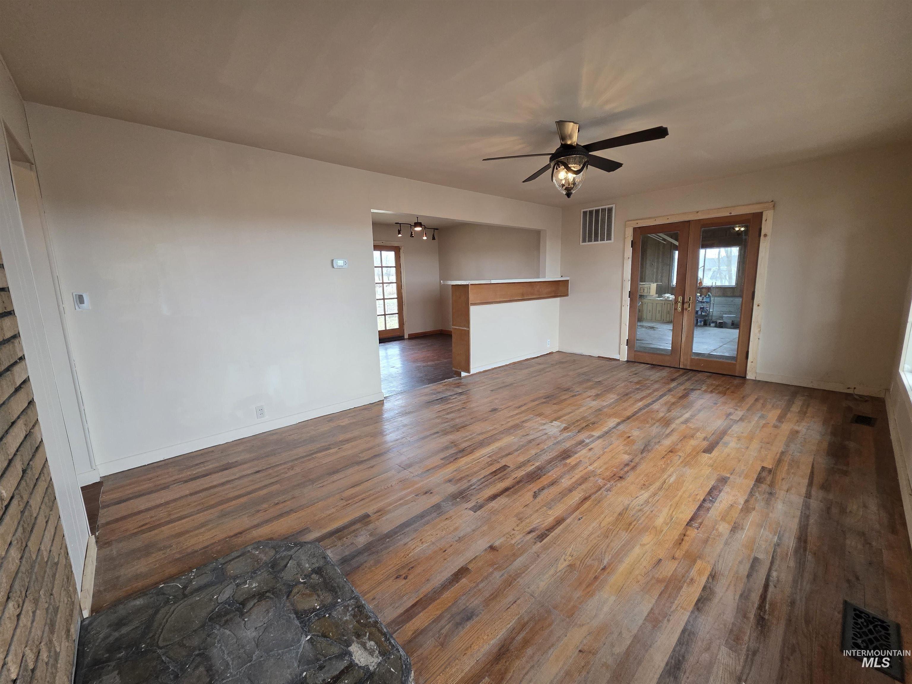 221 Juniper Street Property Photo 11