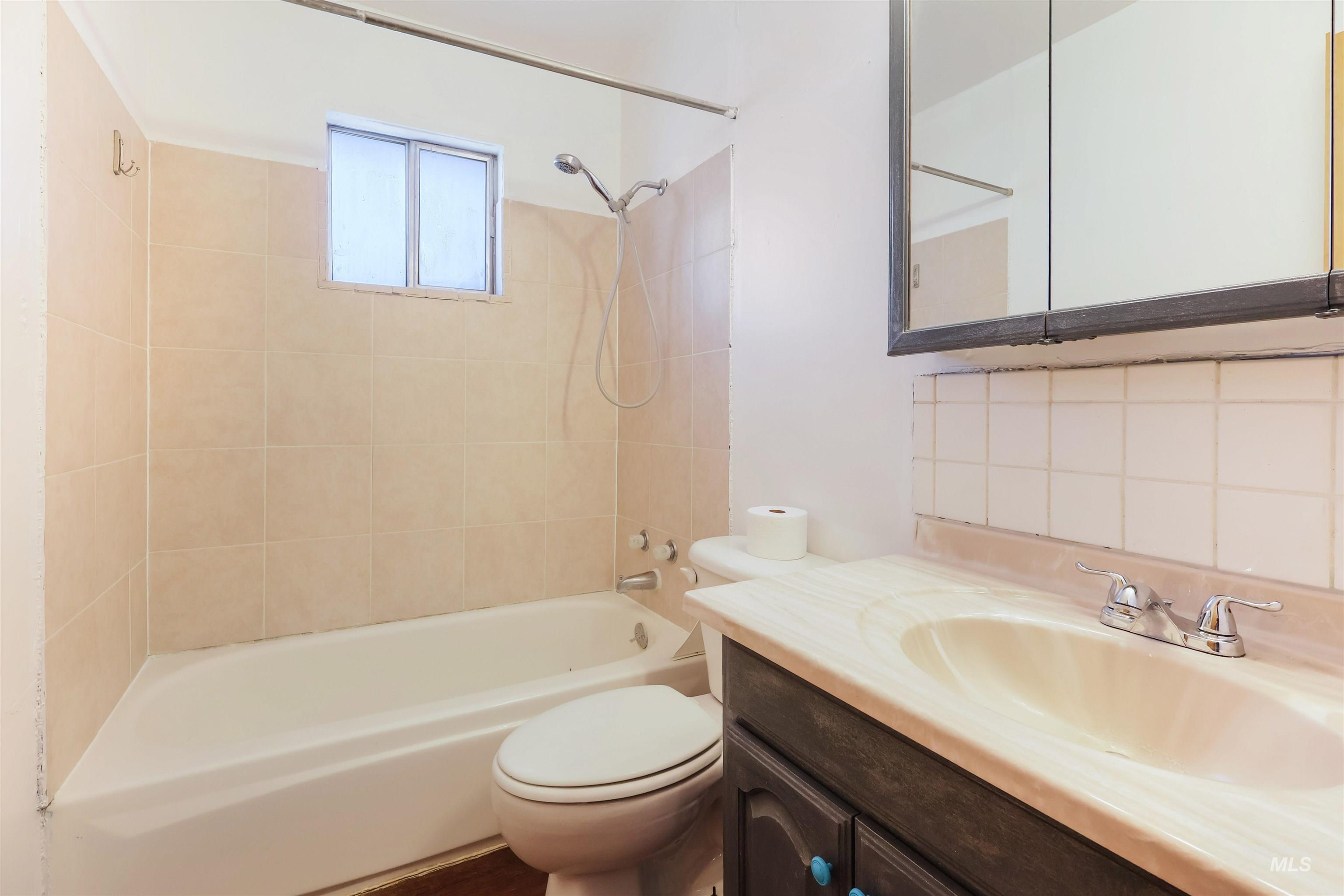 224 N Main St. Property Photo 18