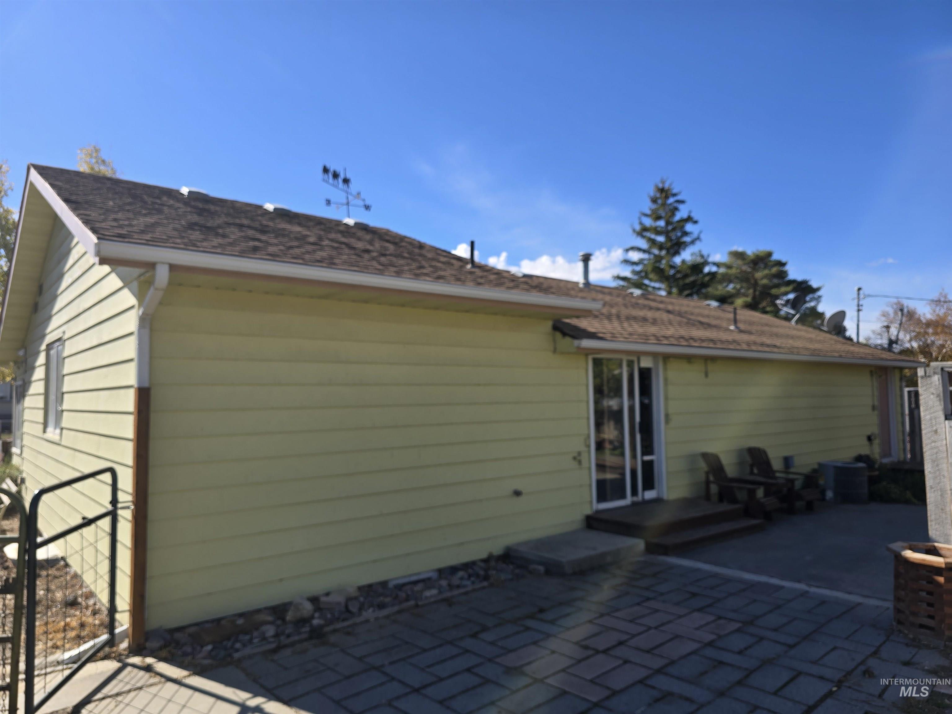 610 Monroe St. West Property Photo 6