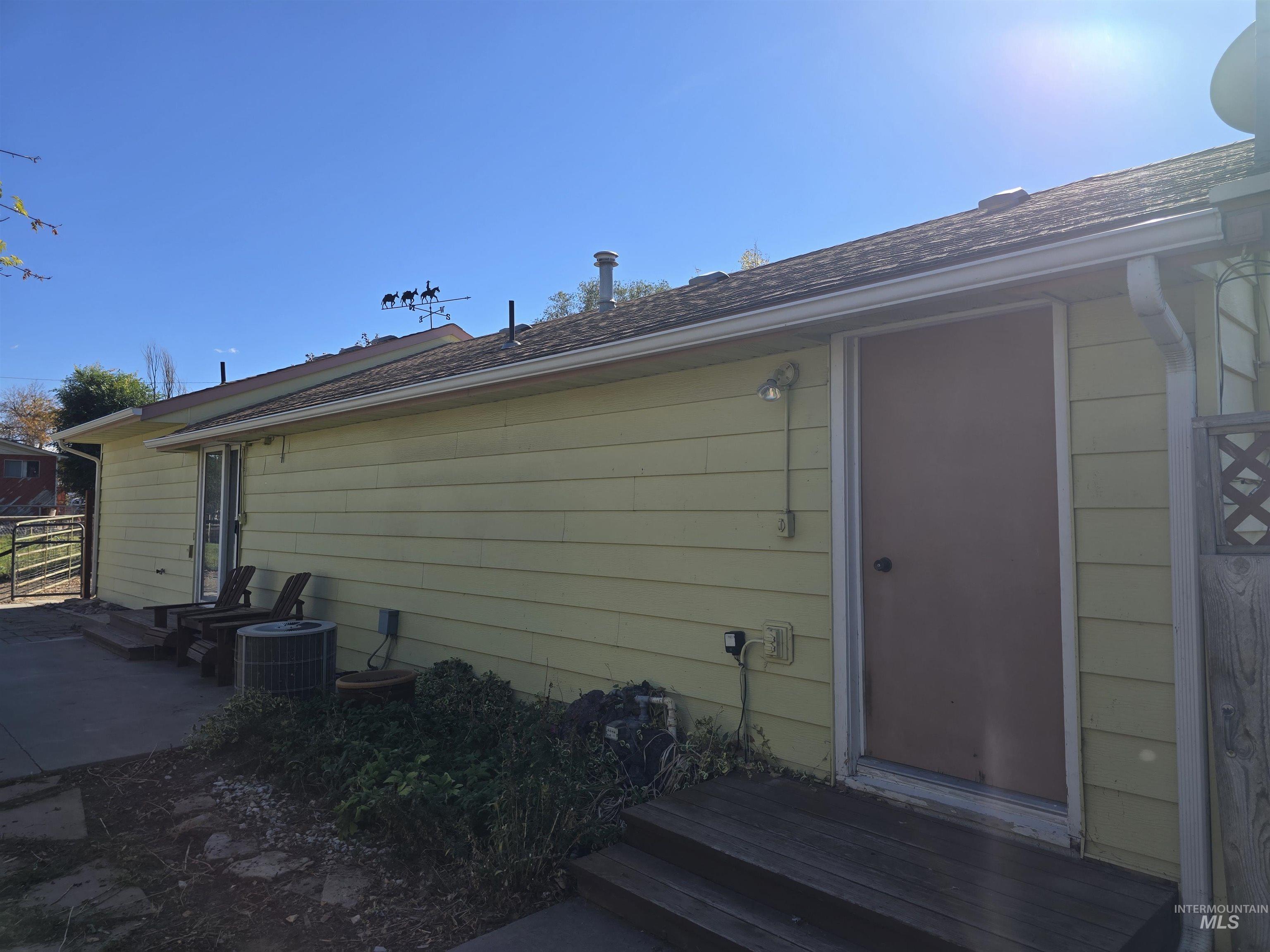 610 Monroe St. West Property Photo 9