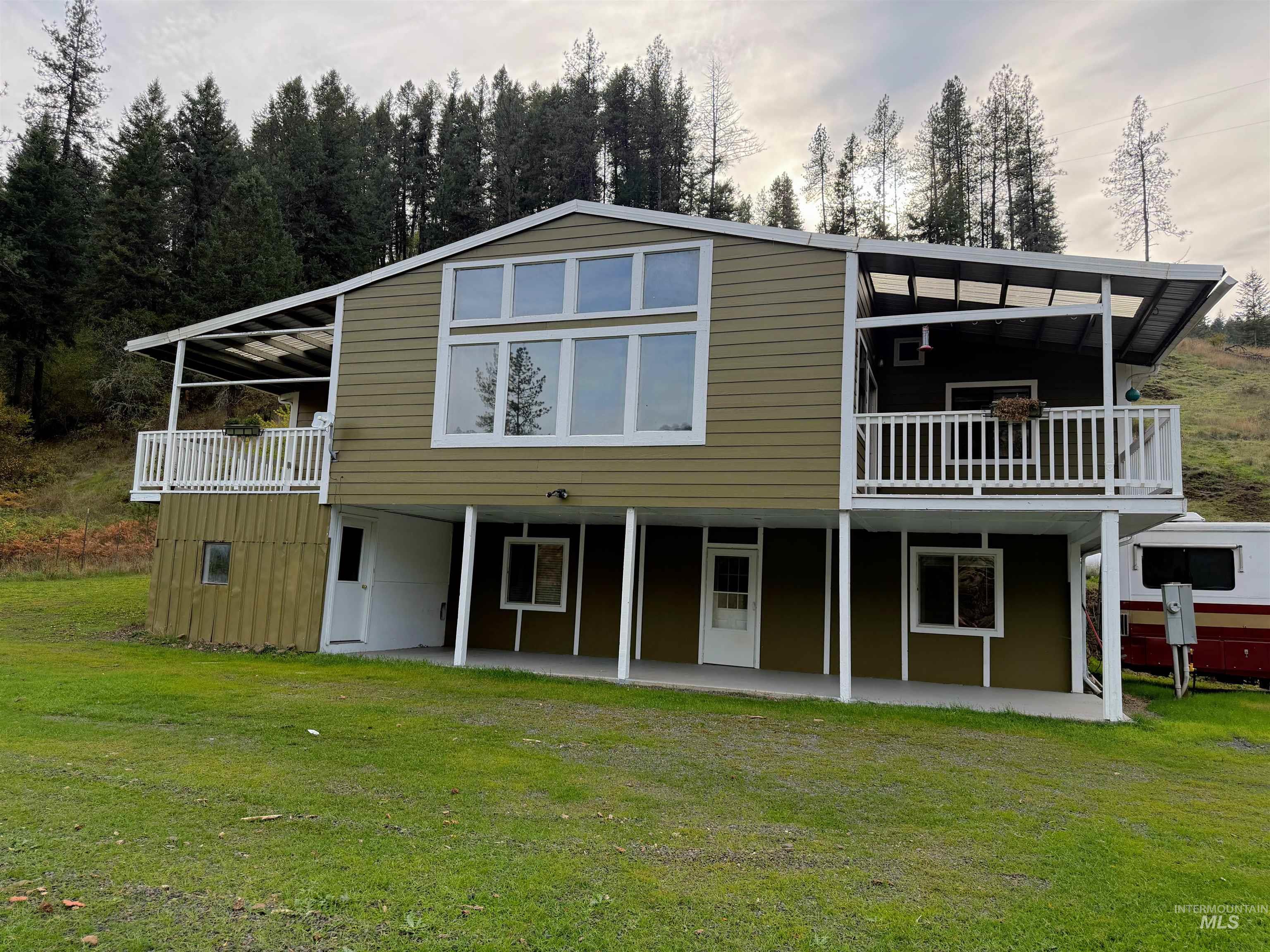 131 Skyline Loop Rd