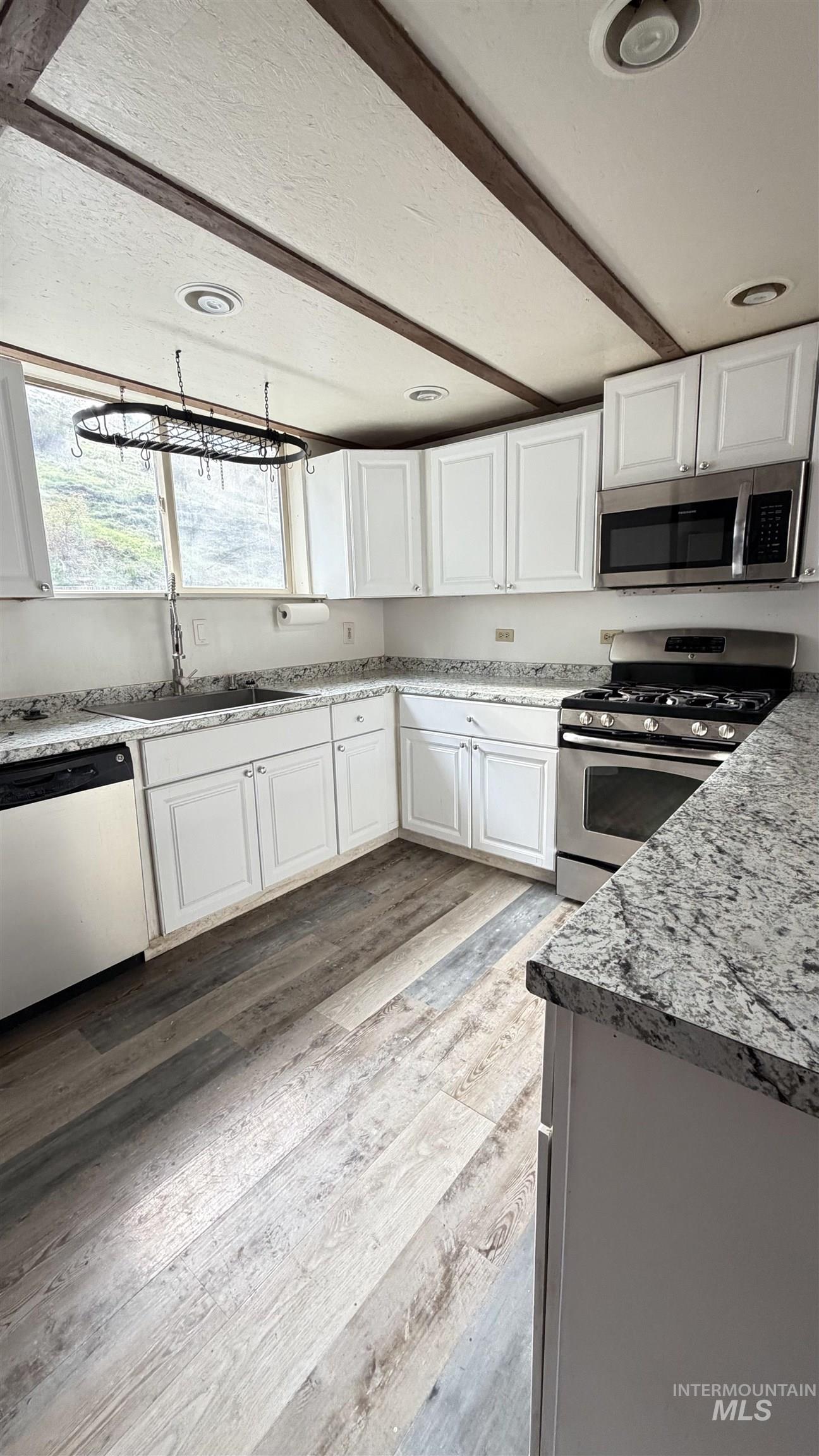 131 Skyline Loop Rd Property Photo 7
