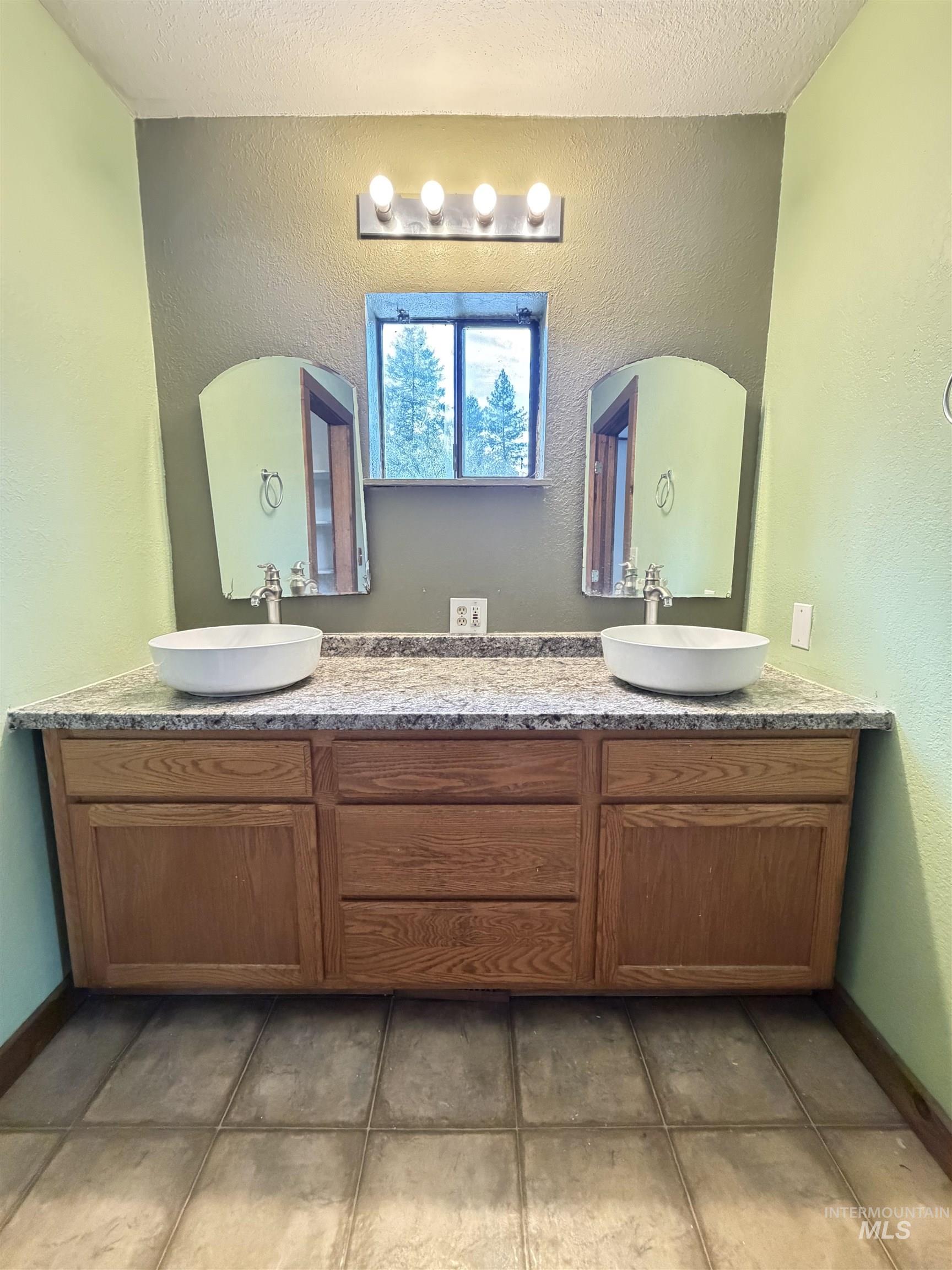 131 Skyline Loop Rd Property Photo 20
