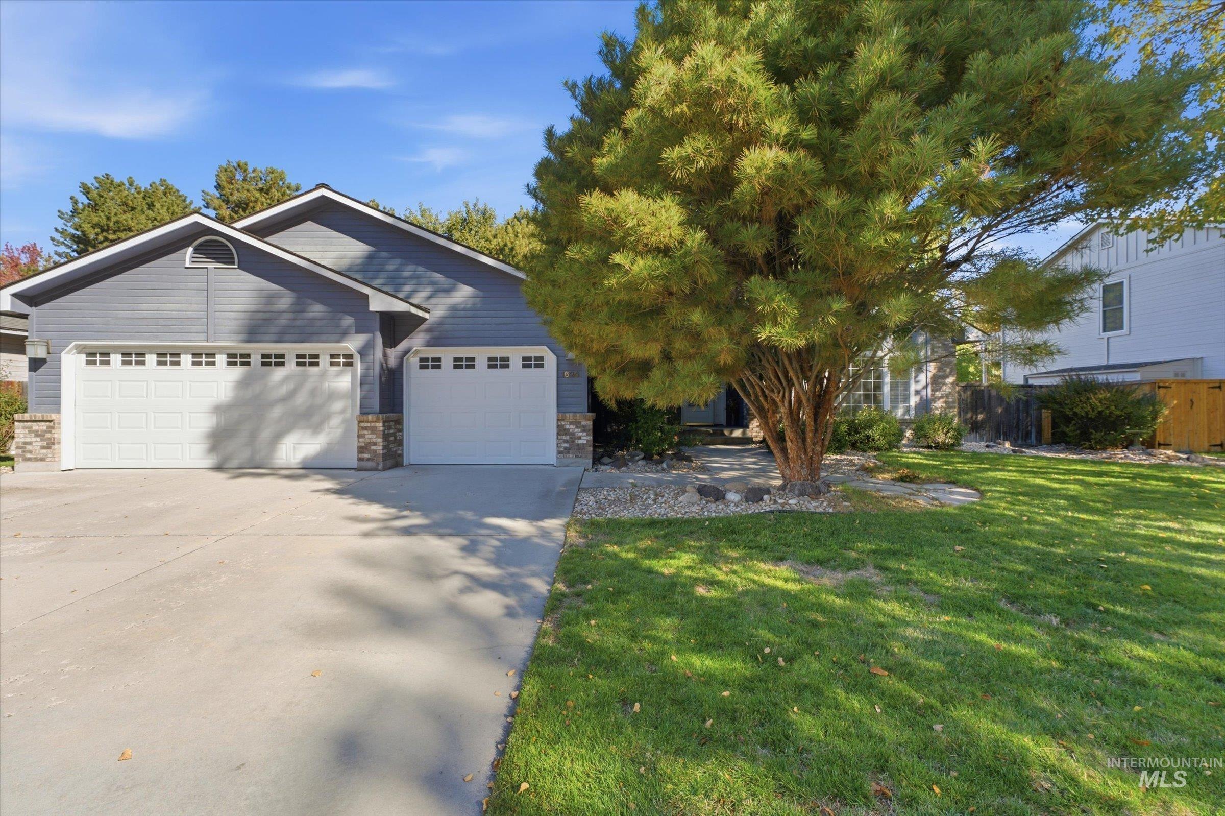 1624 E Seaport Ct Property Photo